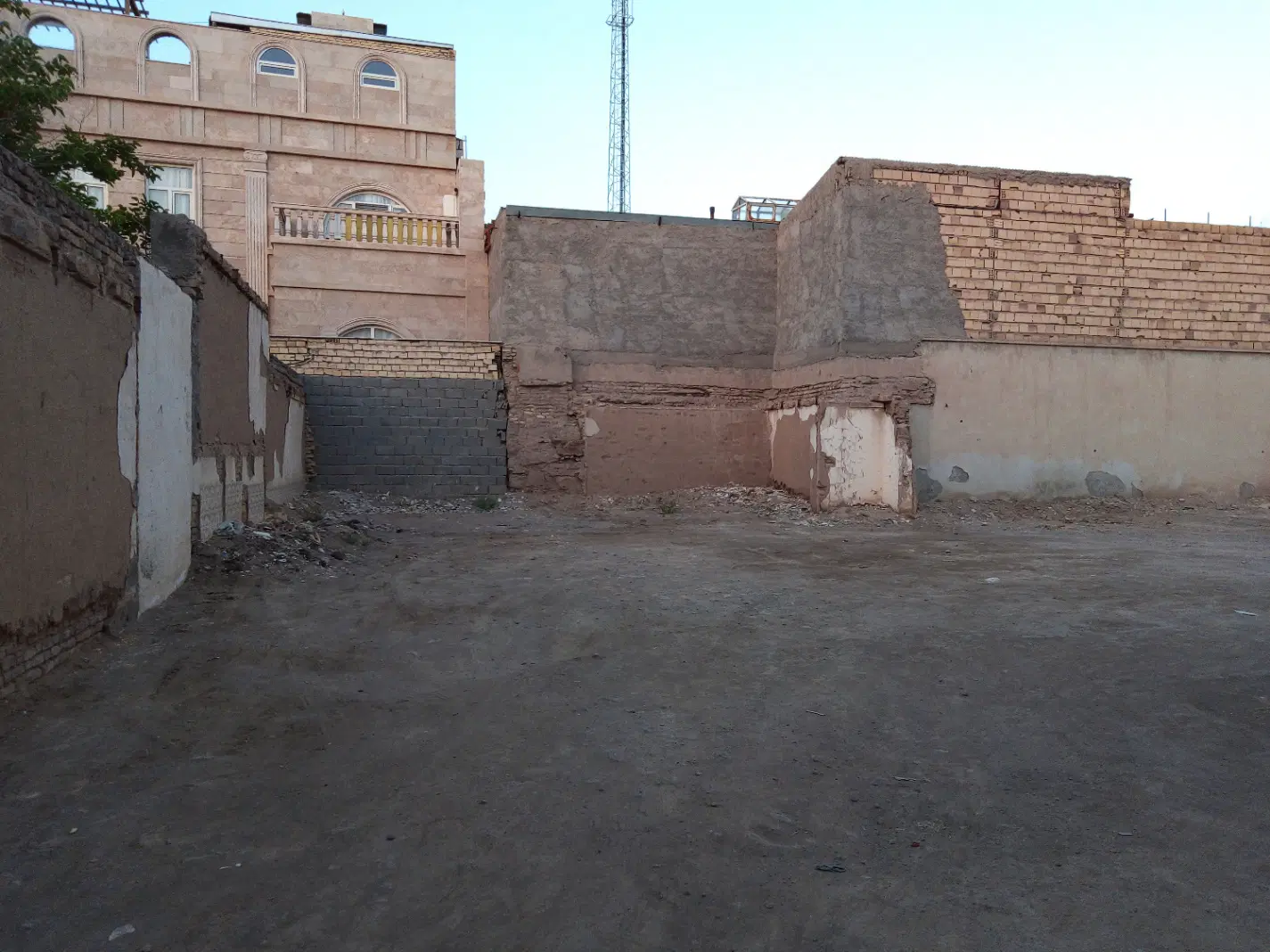 زمین 15 قصبی واقع درکوچه حـاج رشیـد (بُن بست)