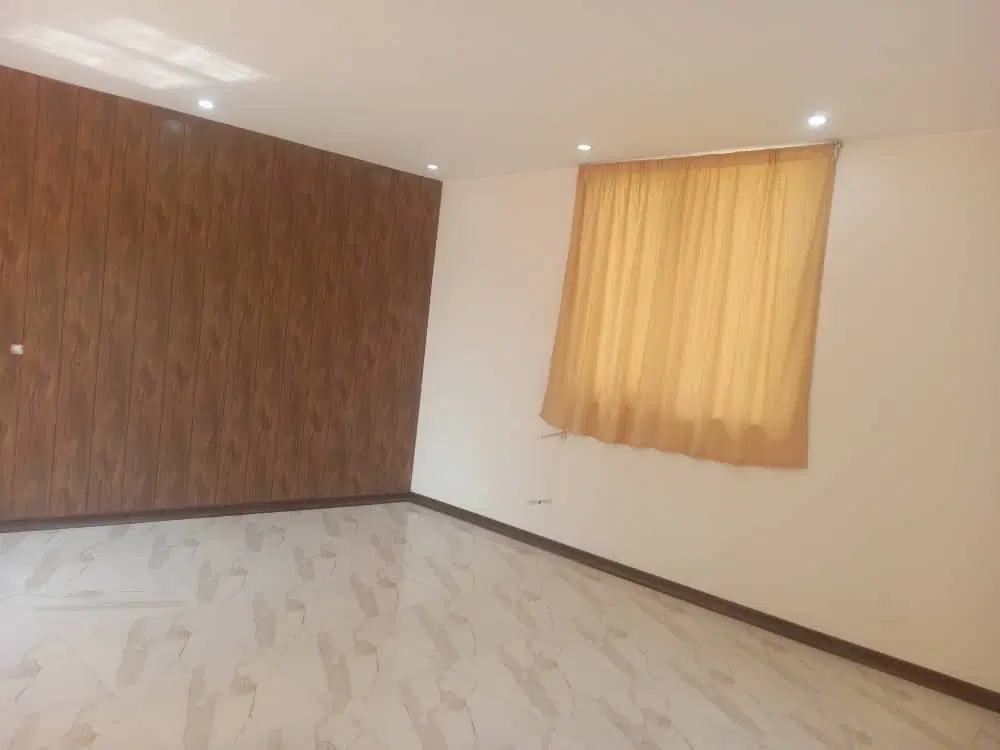 ویلا ۸۰۰متر زمین بنا۴۰۰متر دسترسی خیابان اصلی