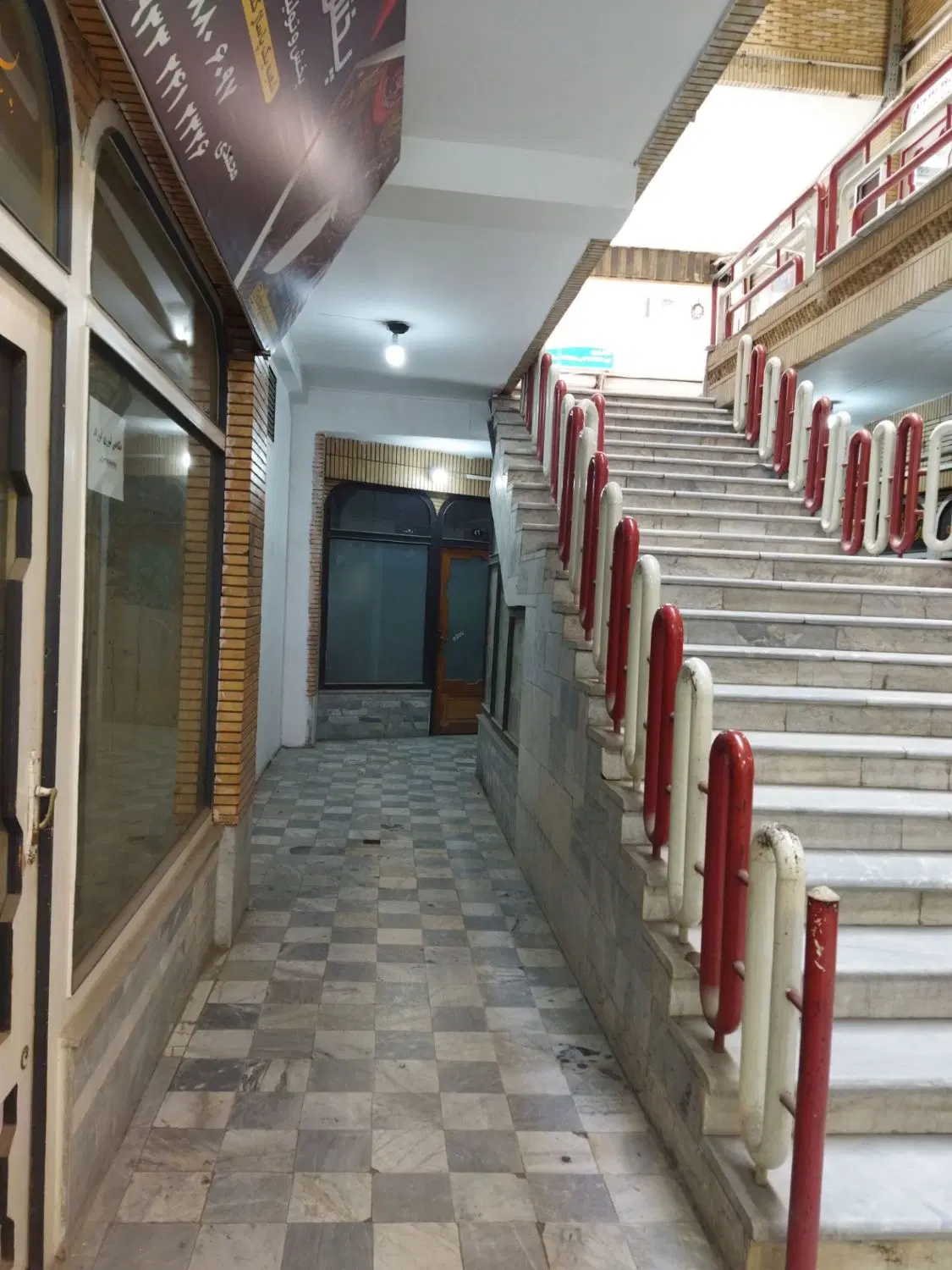 مغازه ۹ متری کوچه باشگاه پاساژ کسری طبقه زیر همکف