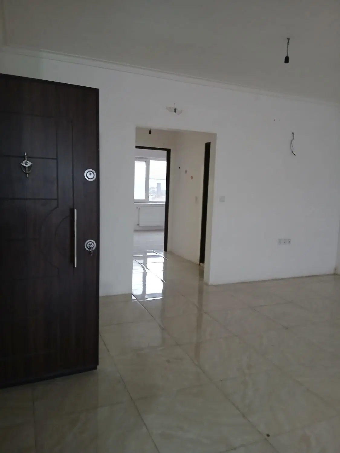 اجاره آپارتمان ۱۱۰ متری  نبش  خیابان اصلی