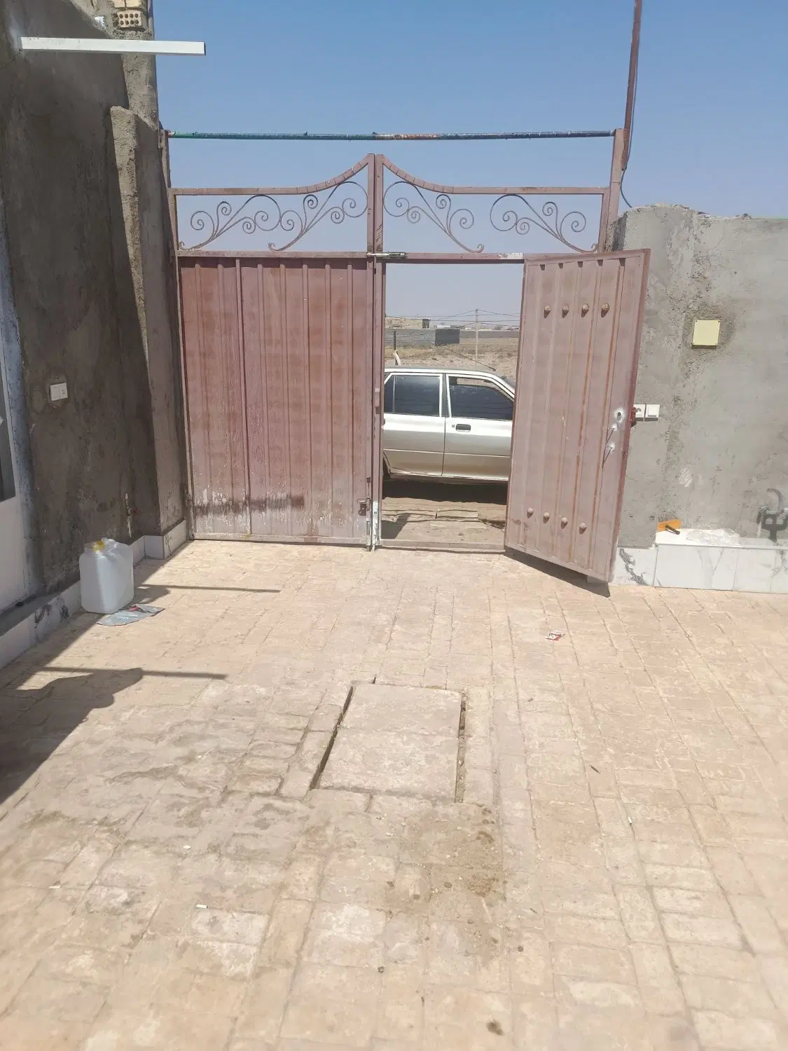 خانه باغ و اصطبل