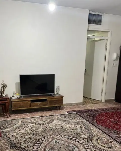 رهن واحد ۴۵ متری بر اصلی خ گلشن دوست مالک هستم