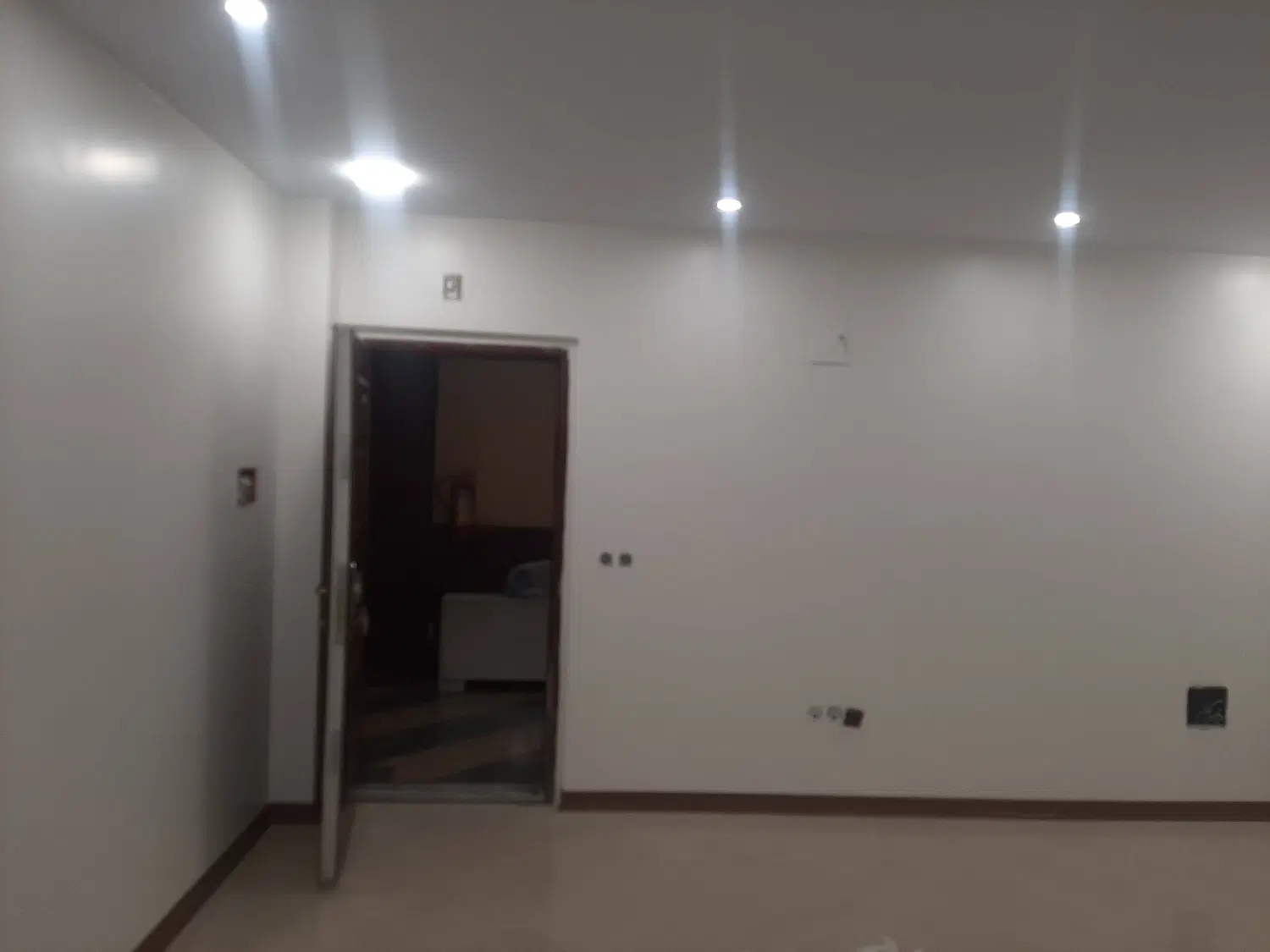 اجاره ۳ واحد تجاری،اداری،انبار(نوساز و کلیدنخورده)