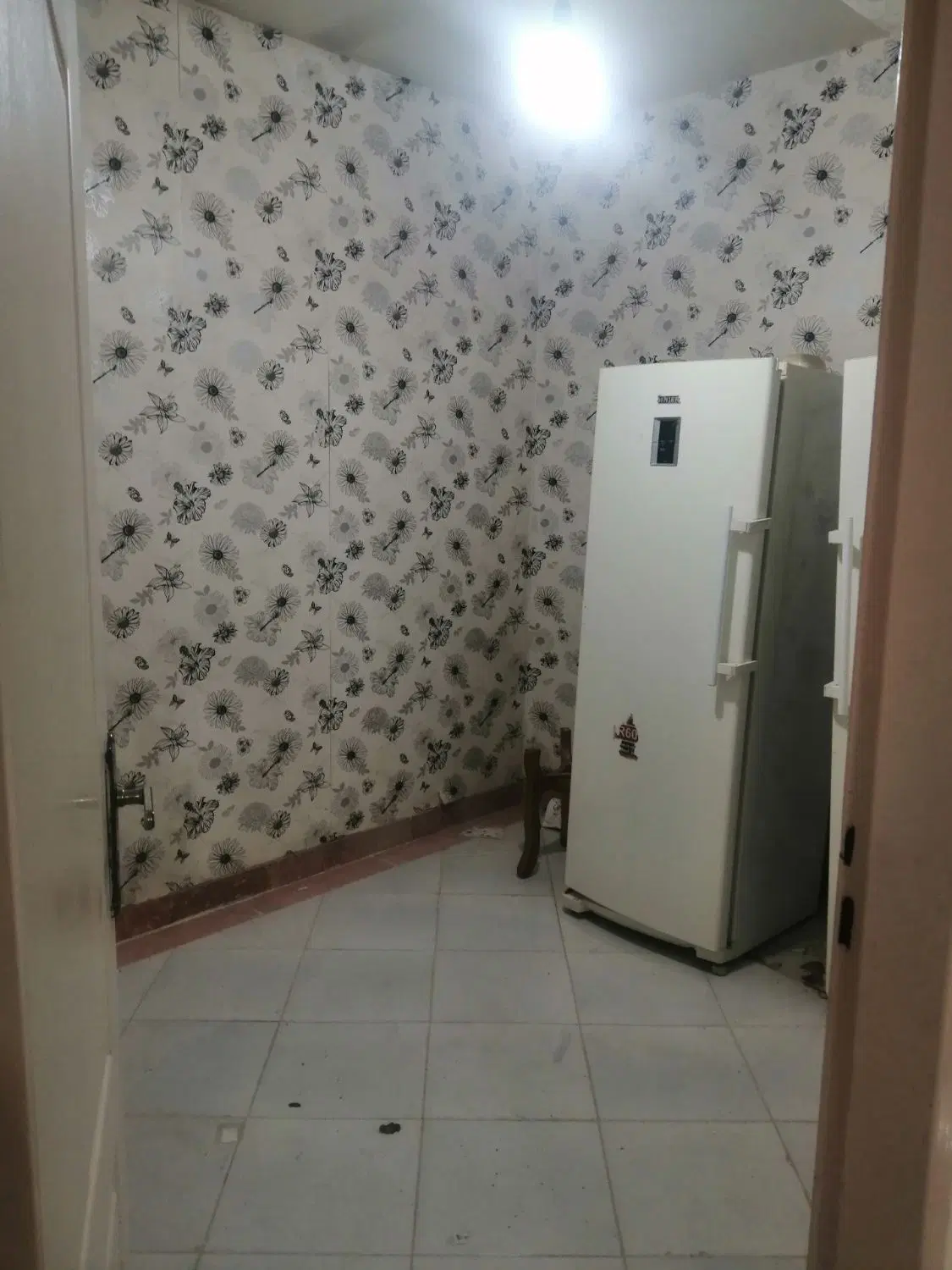 اپارتمان مسکونی۹۰متری ب همراه یک باب مغازه