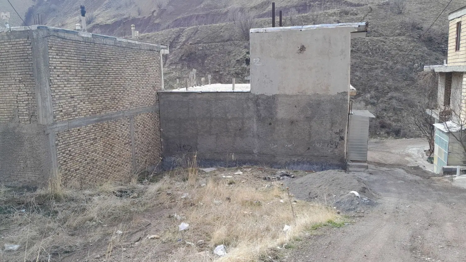 یک قطعه زمین مسکونی واقع در سموره وان پاوه