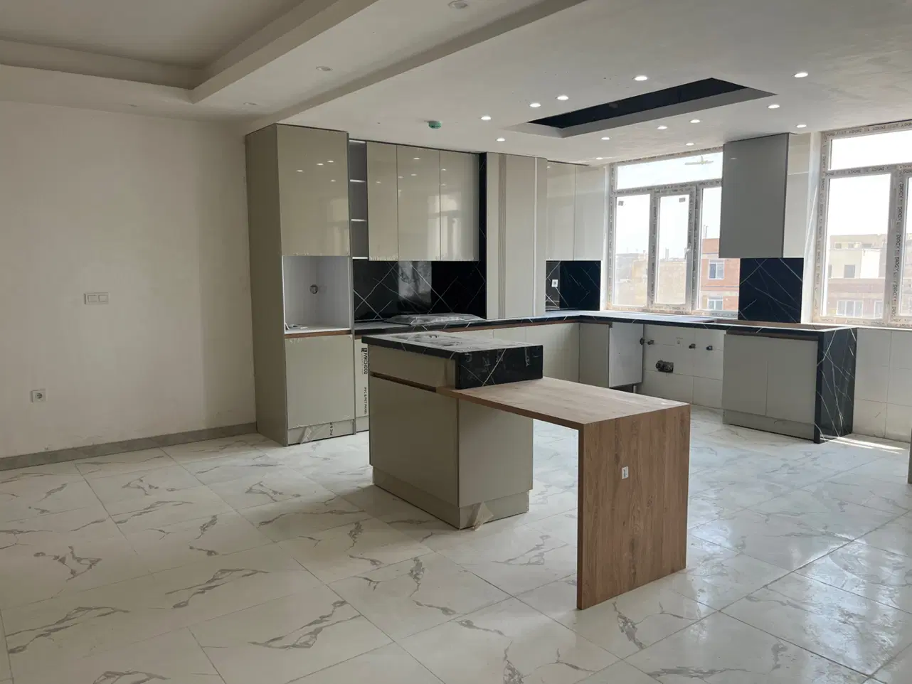 فوق لوکس_۱۵۰متر_فول کامل _تاپ لوکیشن _بهداشت