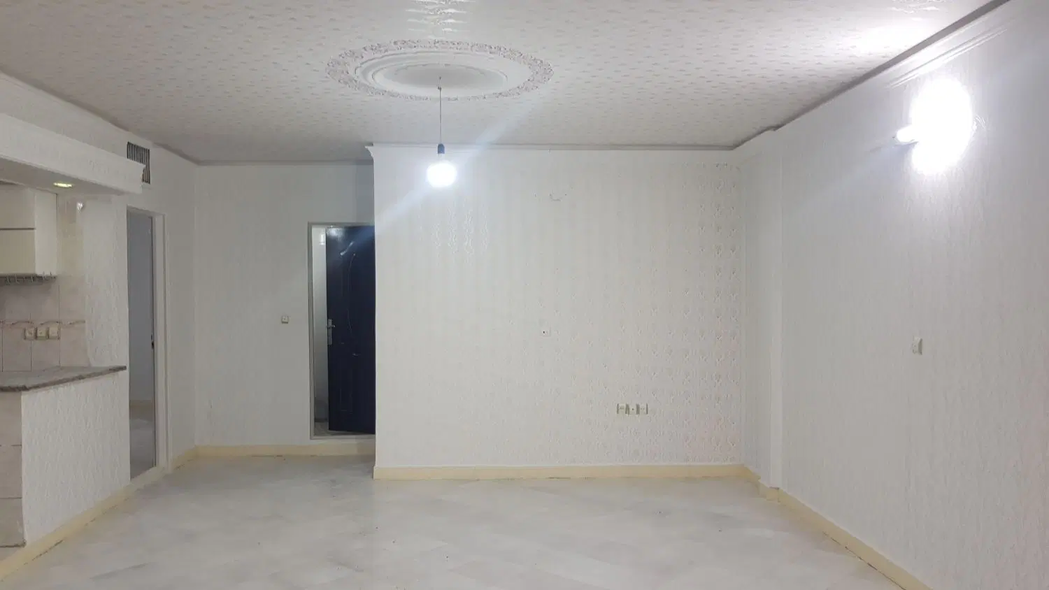 یک واحد مسکونی انتهای زرافشان