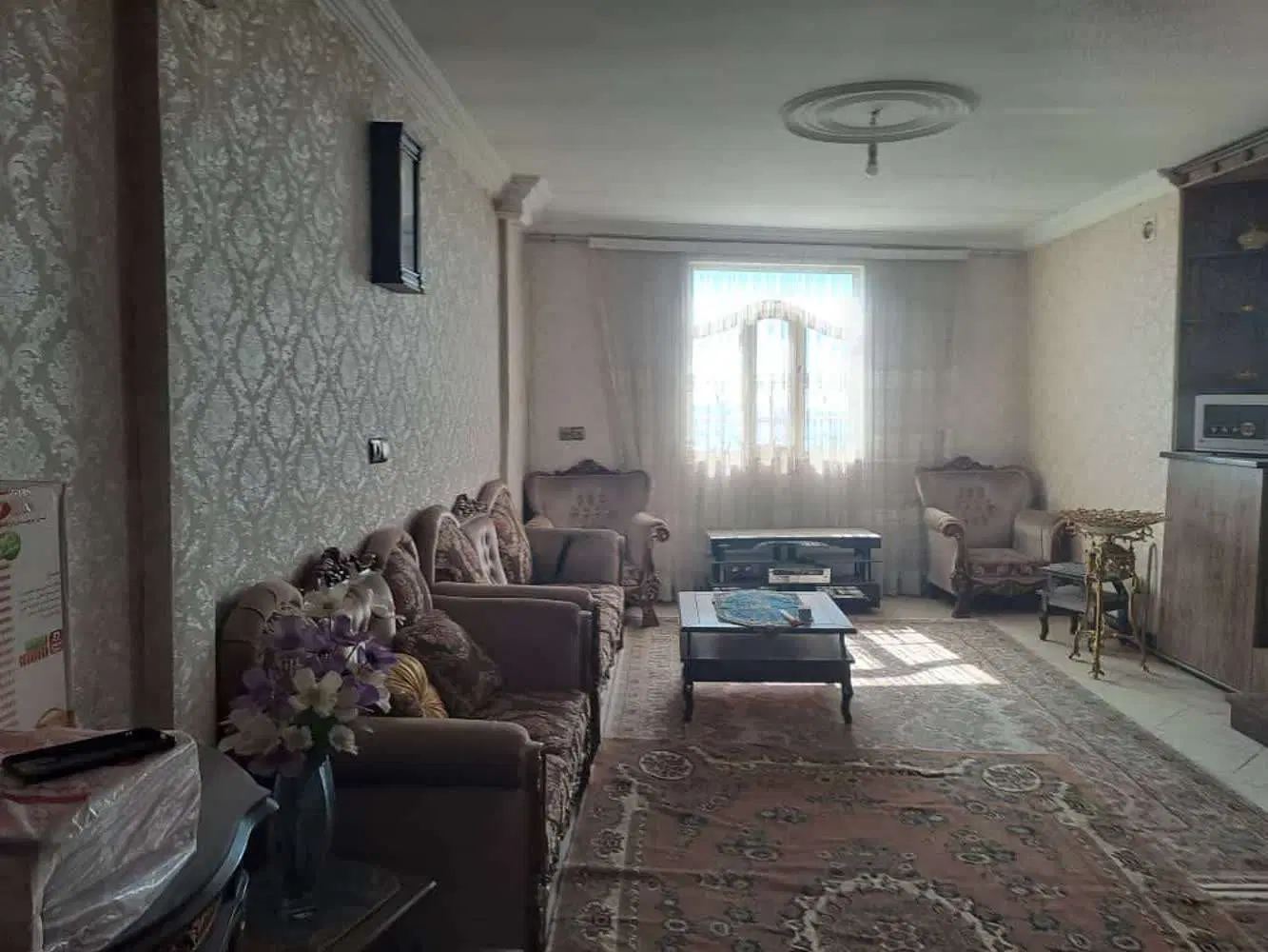 یک واحد آپارتمان اجاره ای
