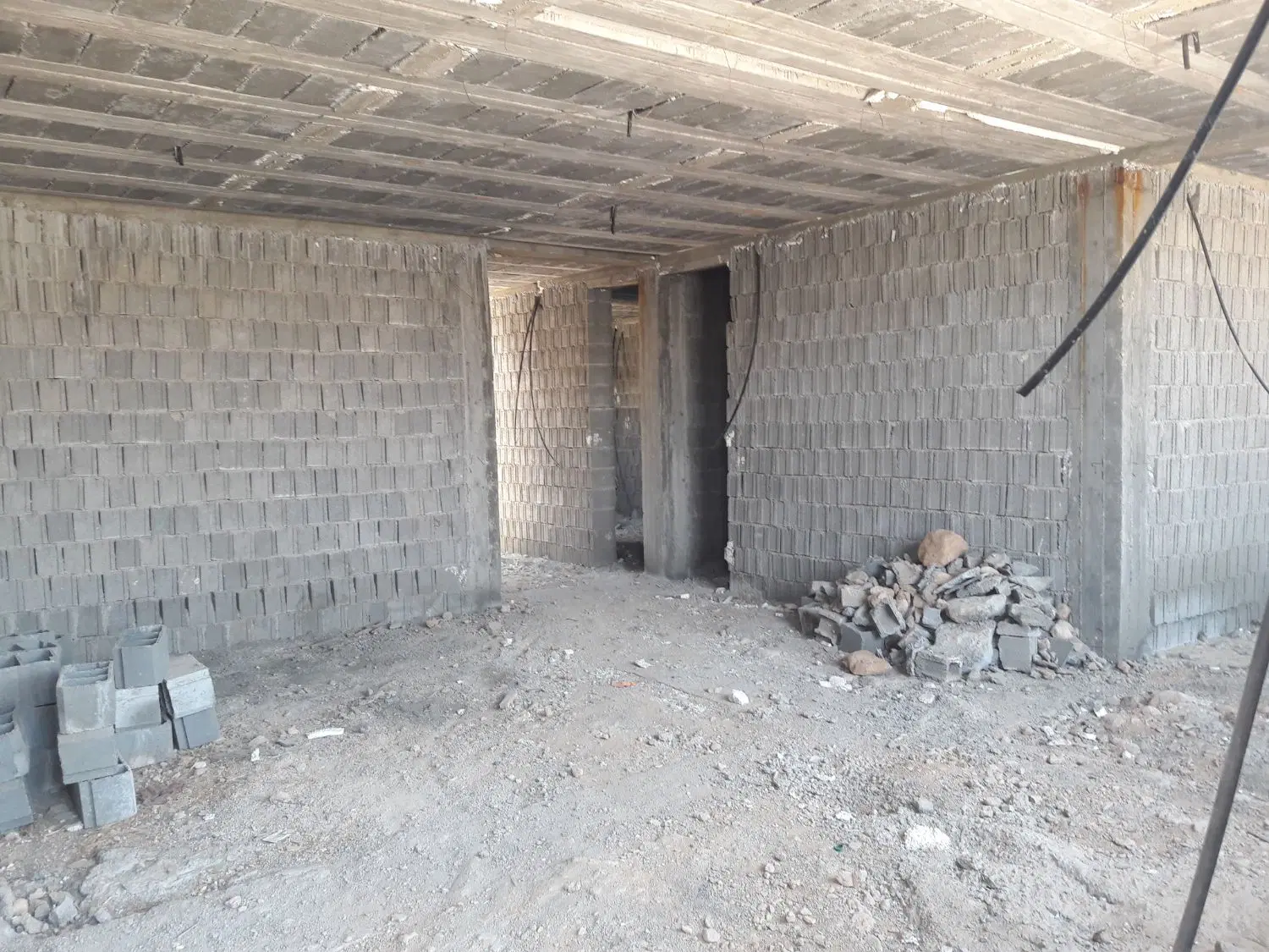 خانه نیمه ساخت جم علی آباد