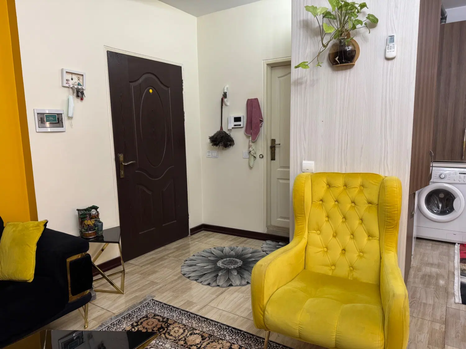 واحد ۸۳ متری پاسدار گمنام