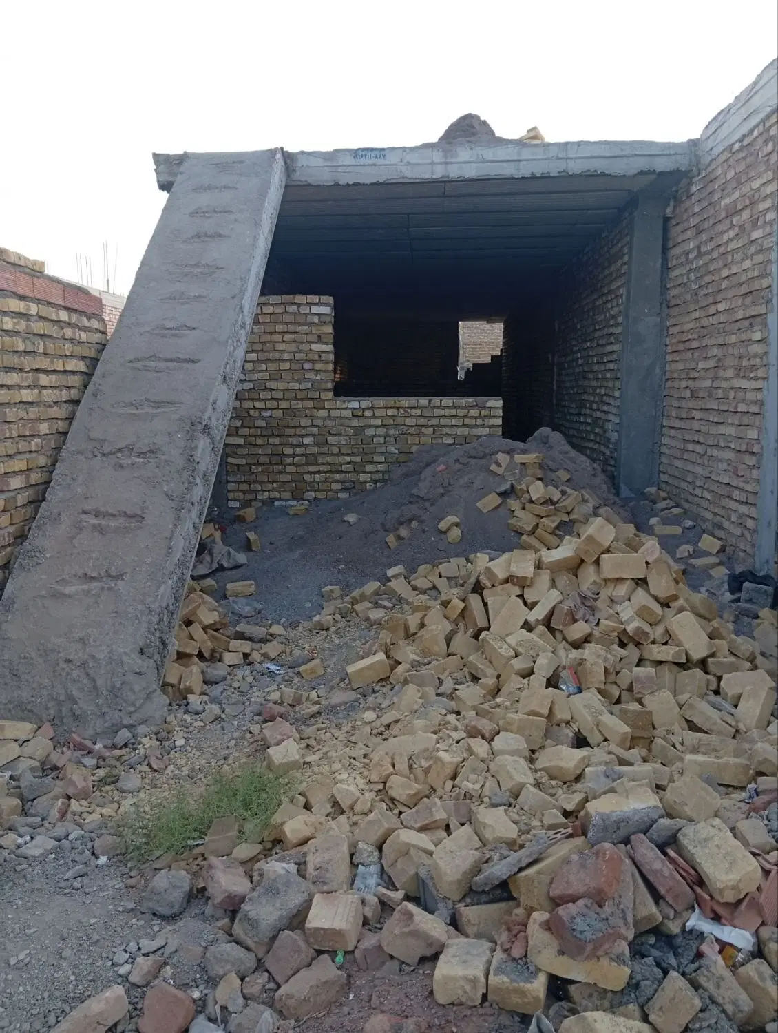 خانه نیم ساز