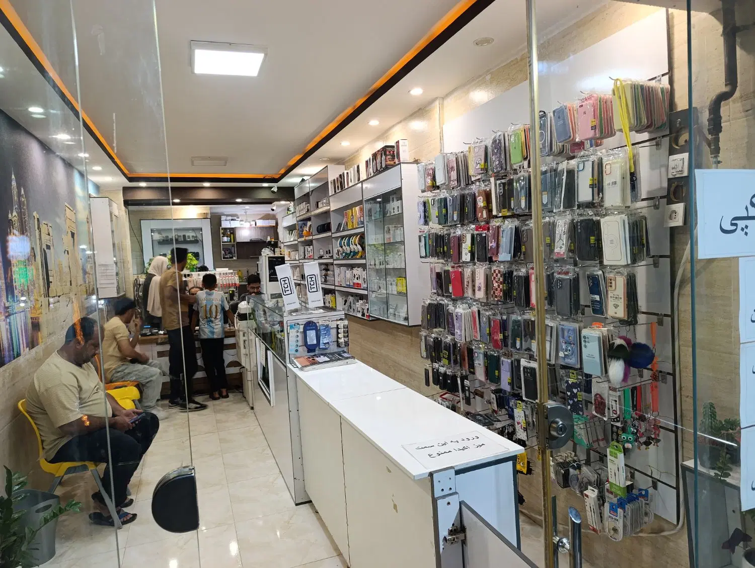 مغازه در صدرا