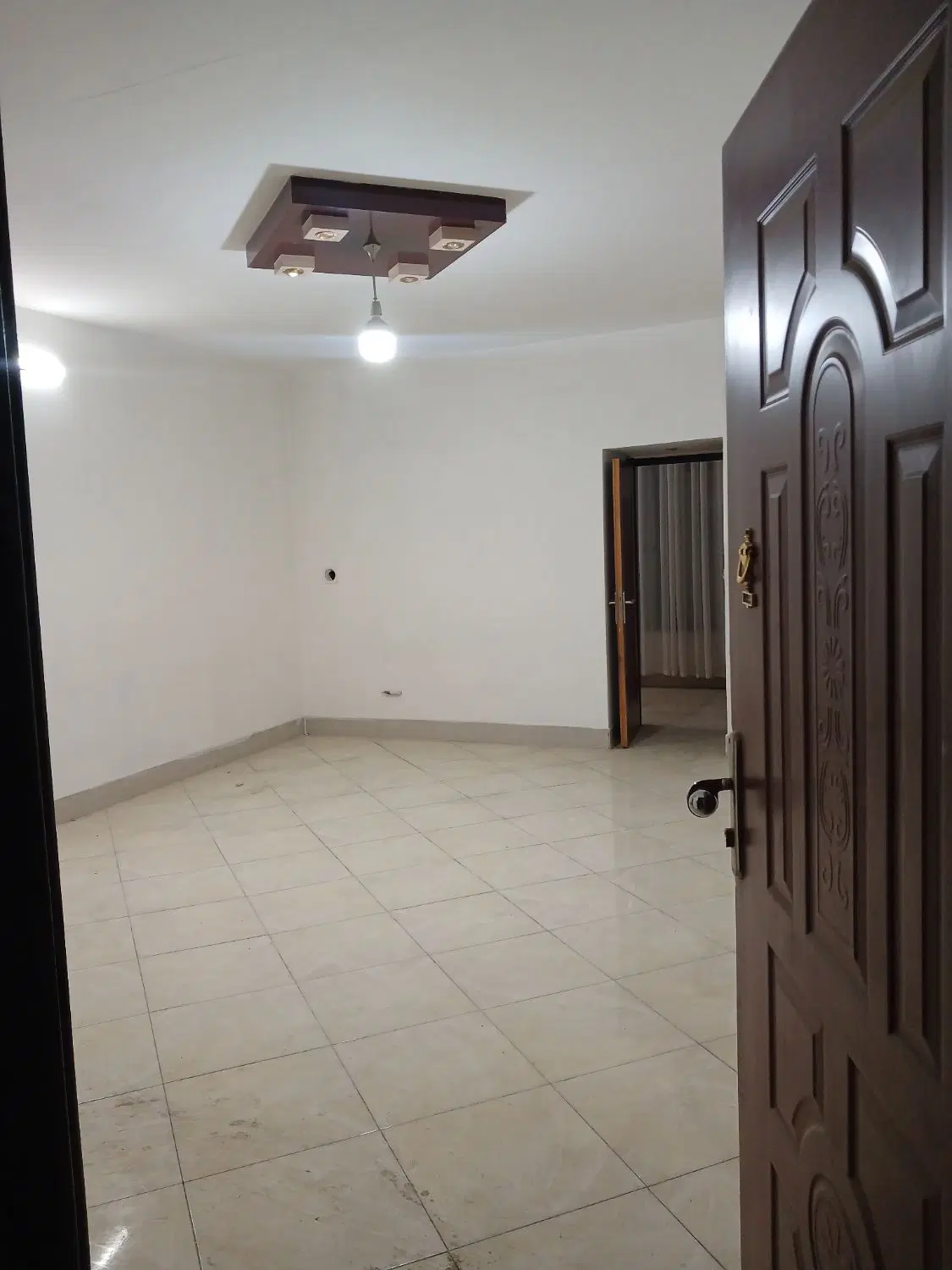 آپارتمان ۸۰ متری شیک و تمیز