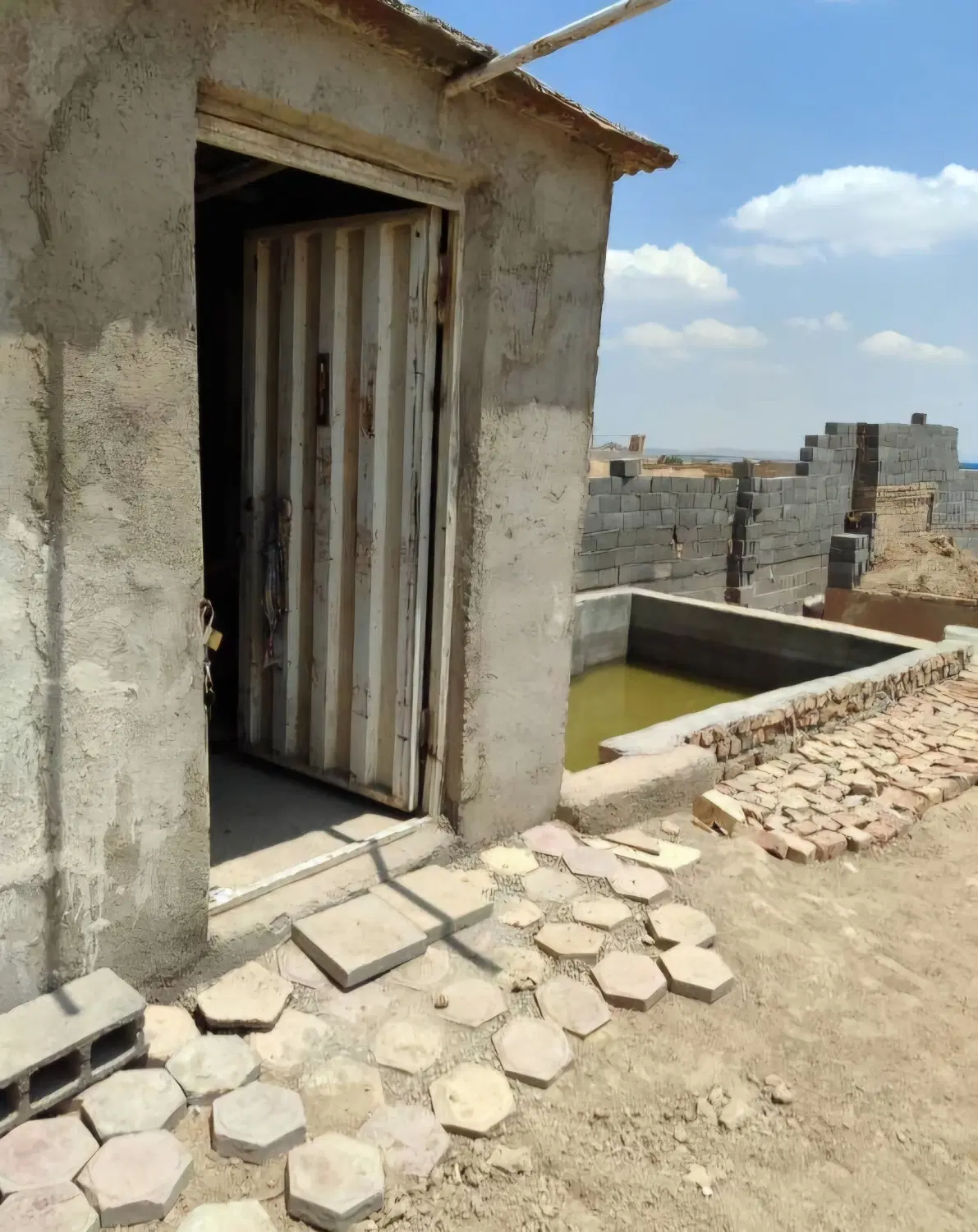 زمین فروشی