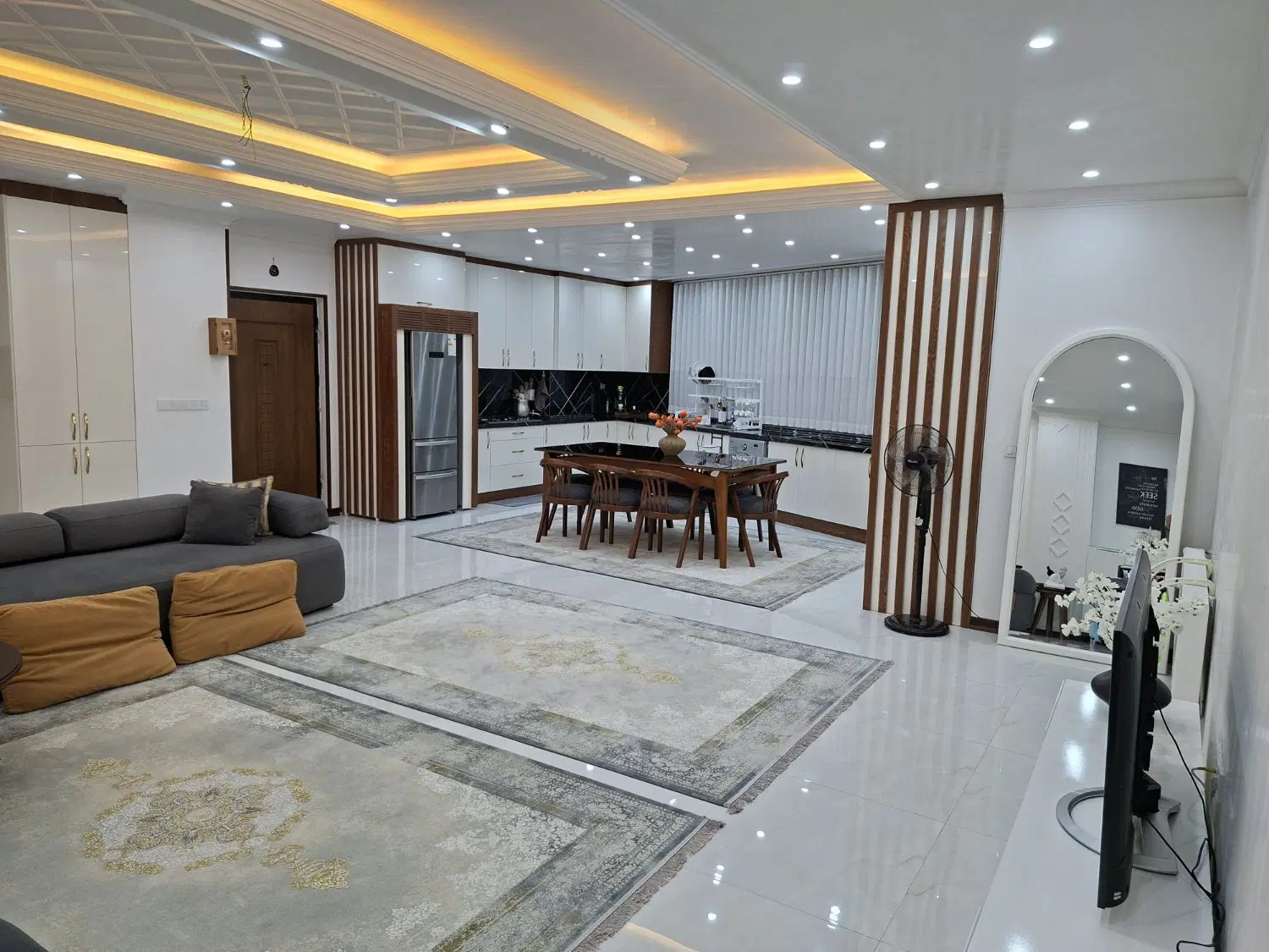 فروش واحد ۱۶۰ متری شیک فول امکانات