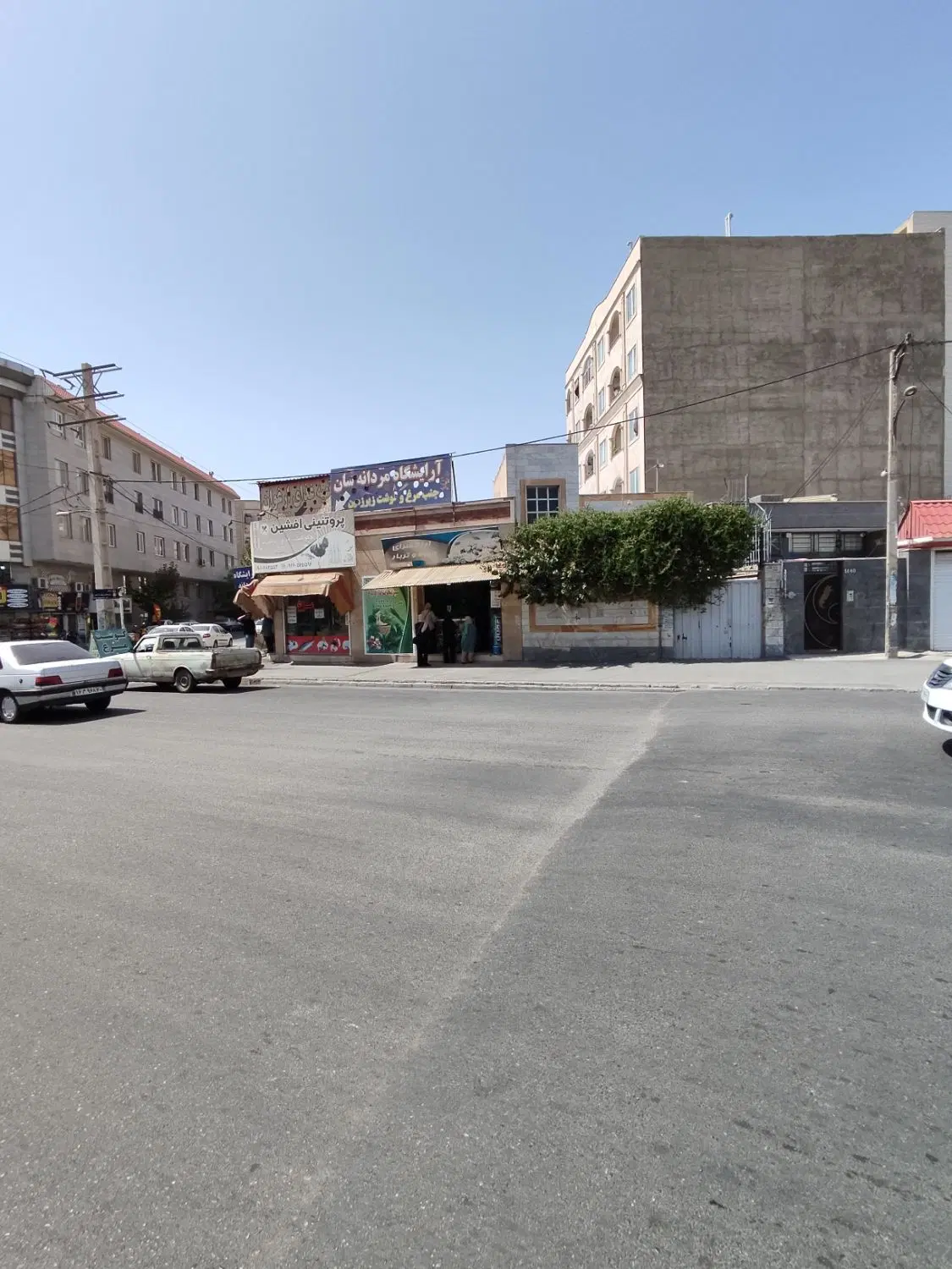 مغازه فروشی ۲۳متر بر چهار راه