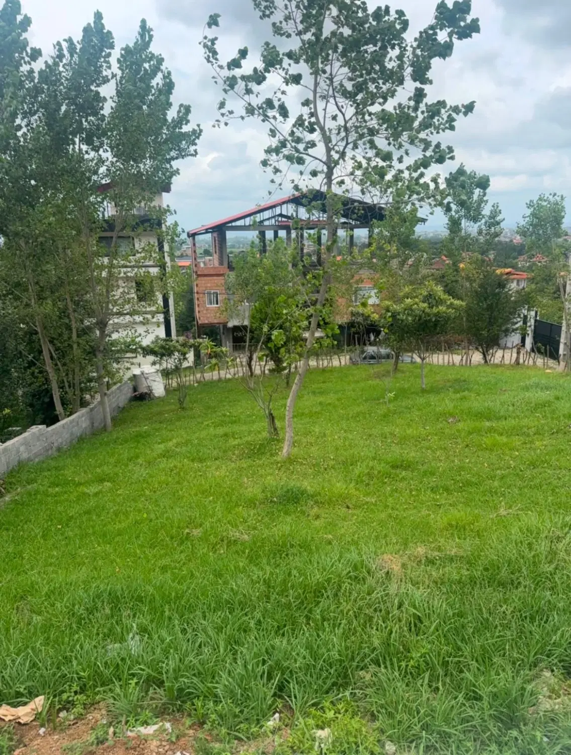 یک قطع زمین به مساحت ۴۵۰ متر
