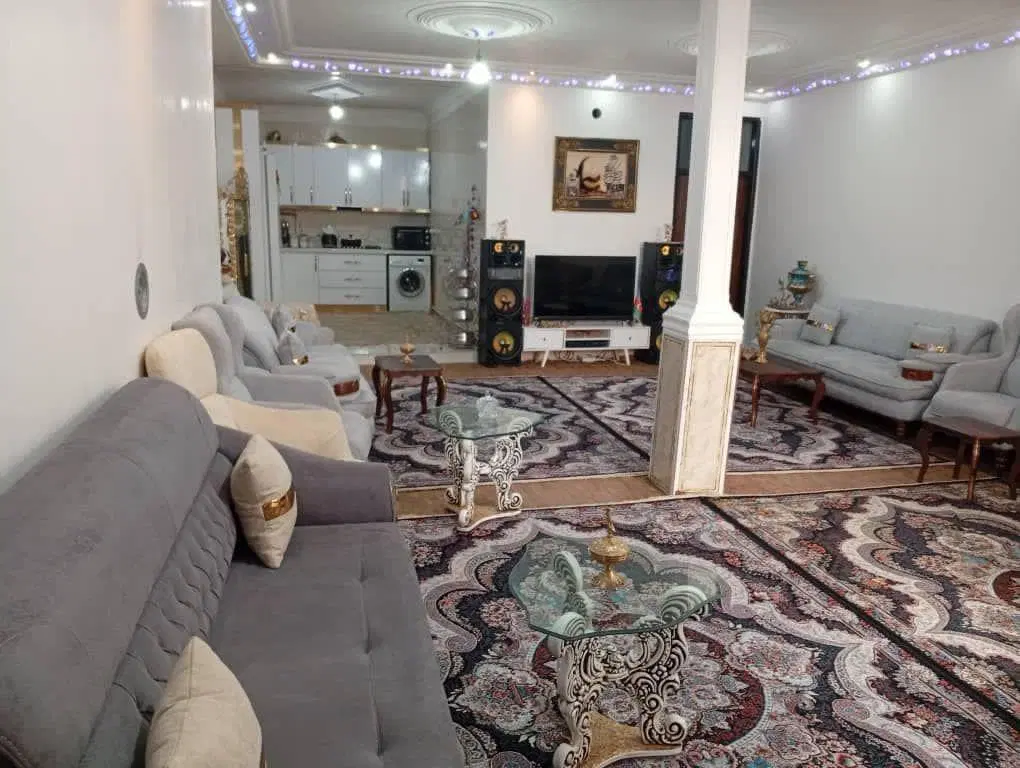 خانه در باغ معروف