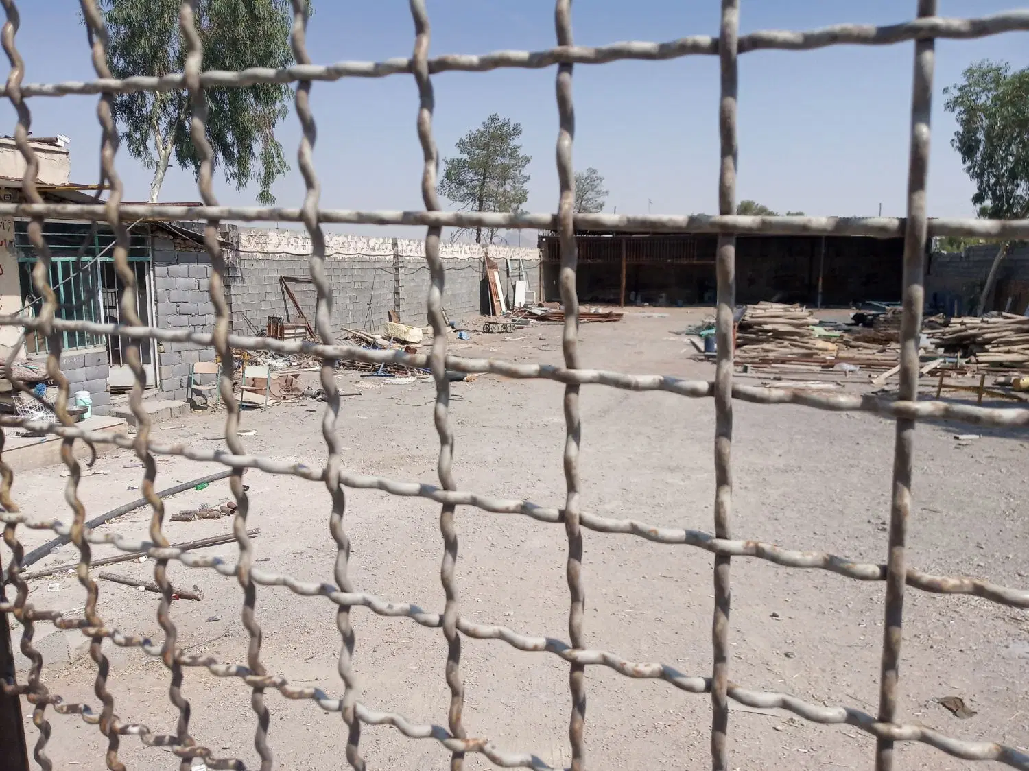 انبار بر اتوبان مرغ