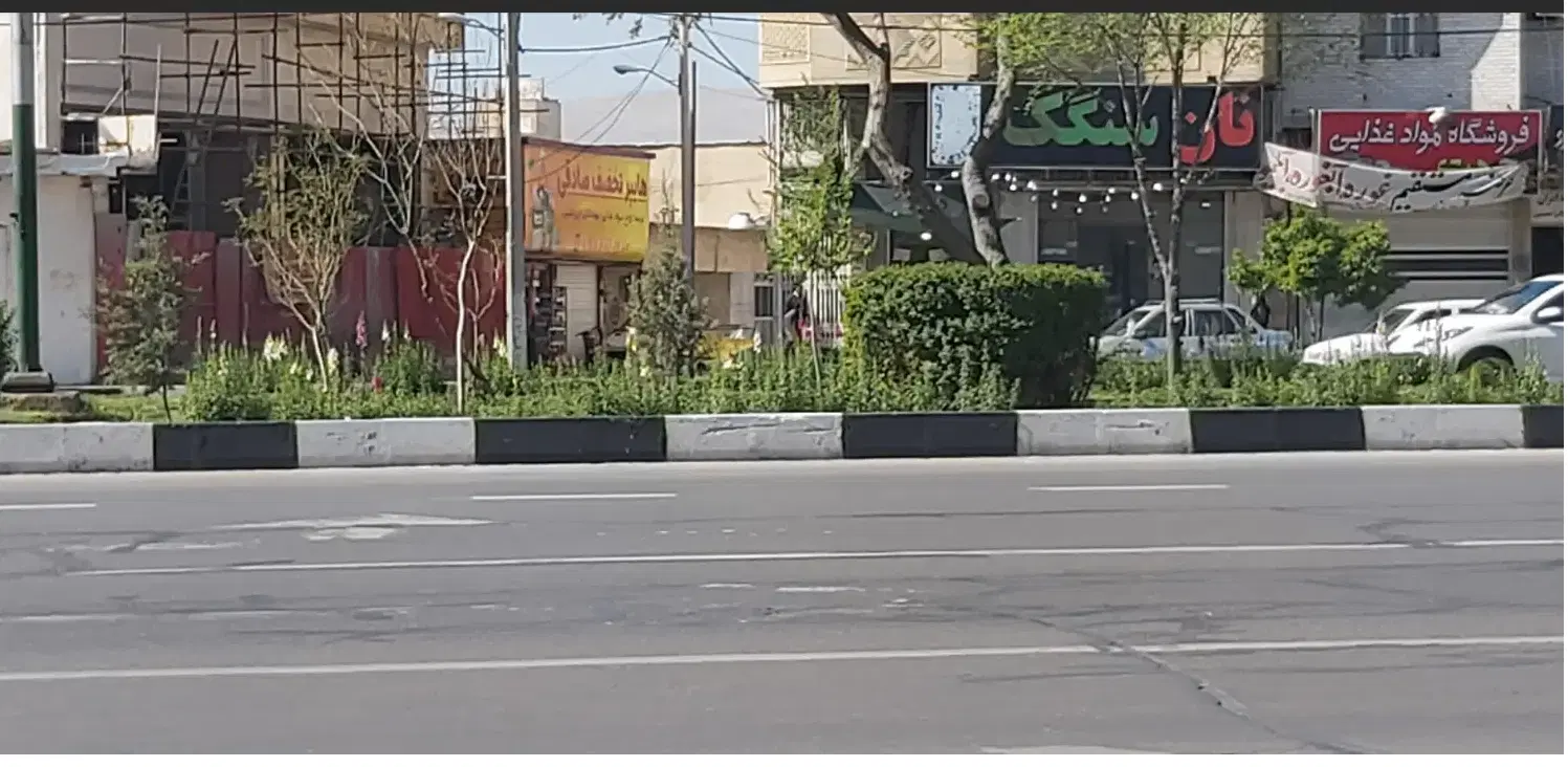 دو مغازه با انباری، محل سکونت نگهبان یکجا یا مستقل