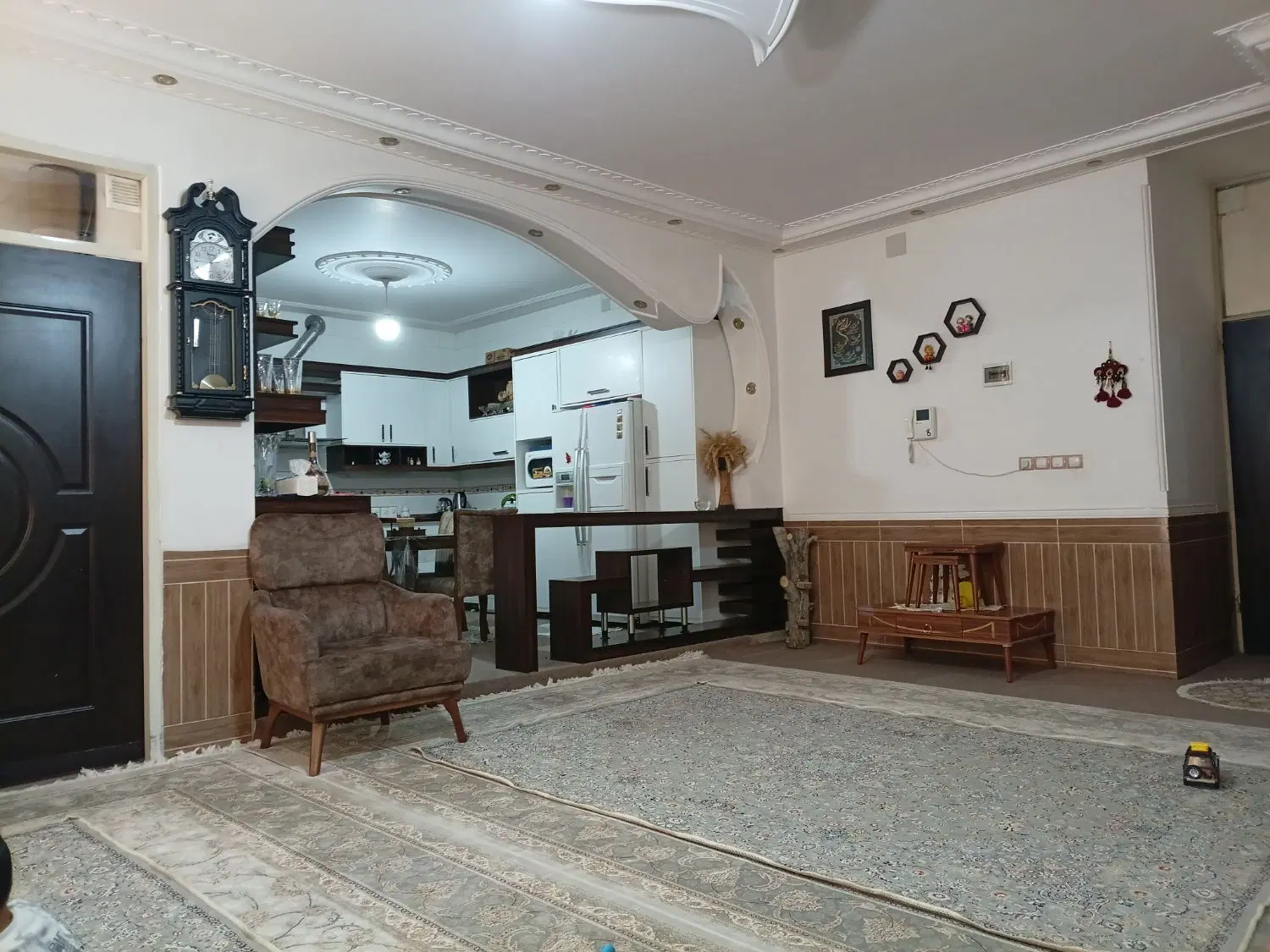 فروش منزل دوطبقه دربه حال۴ واحد  مرودشت پشت سایپا