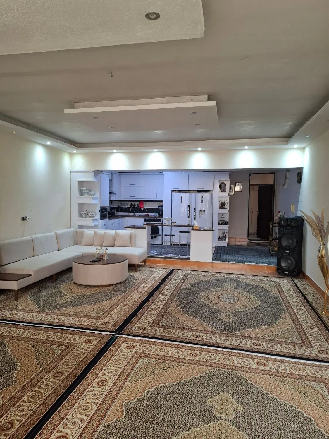 خانه ویلایی دوبر کوچه جلو8متر کوچه پشت 6متری