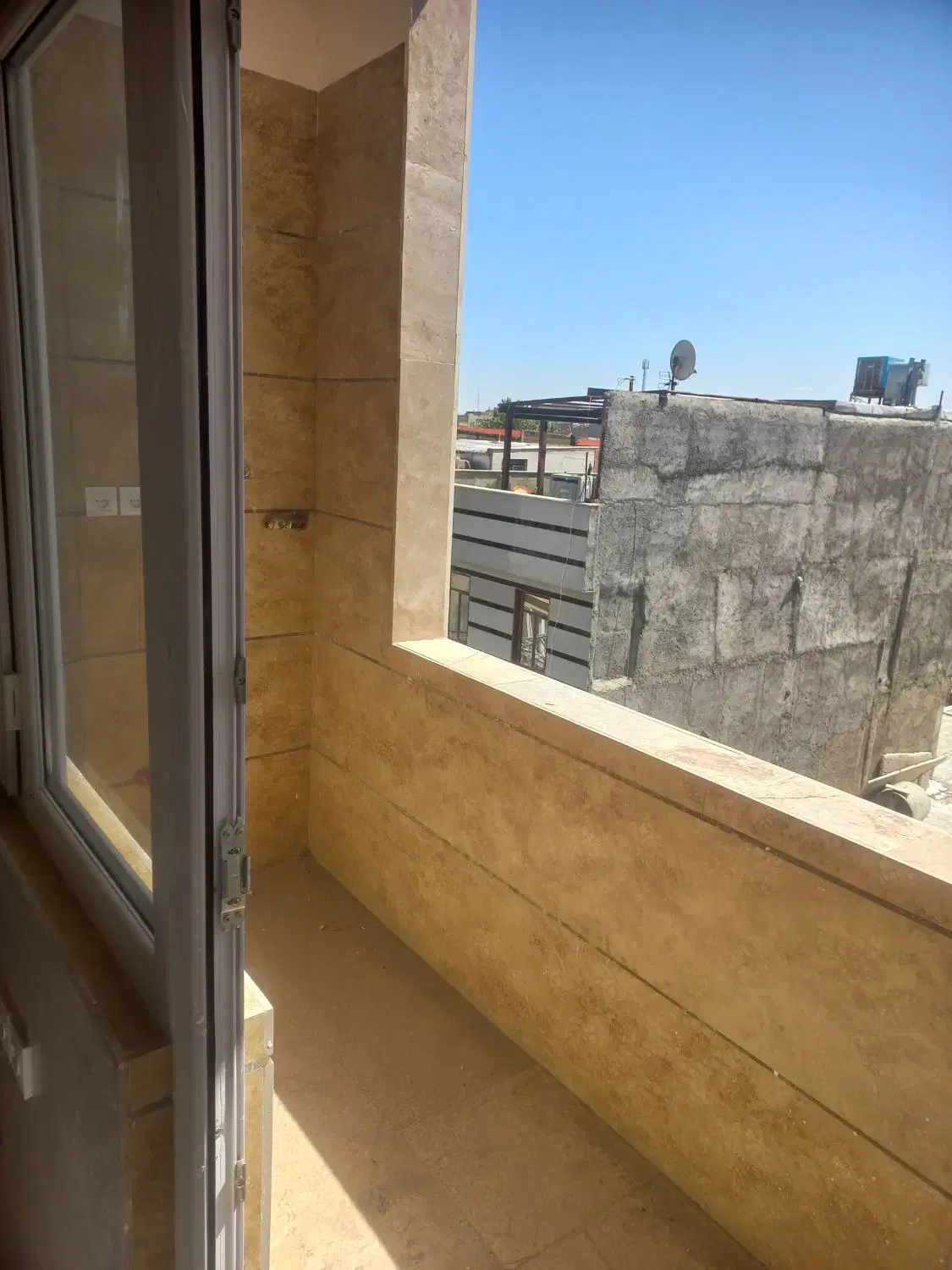 واحدنوساز۸۵مترطبقه۳درحسین آباد