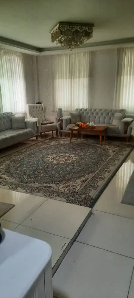 ۷۲ متر علامه امینی، بهترین فرعی  غرق در نور