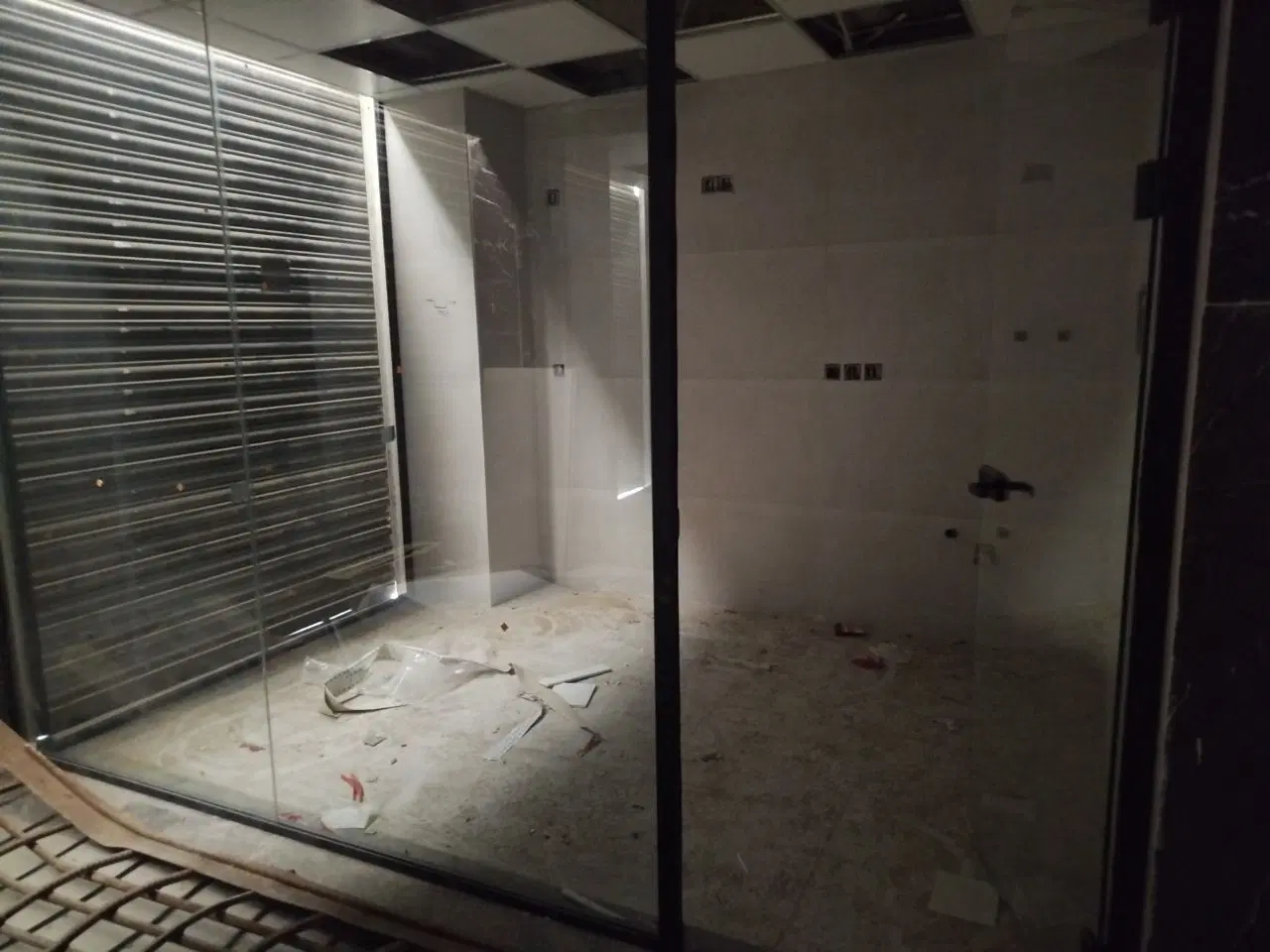 مغازه در اسکای مال