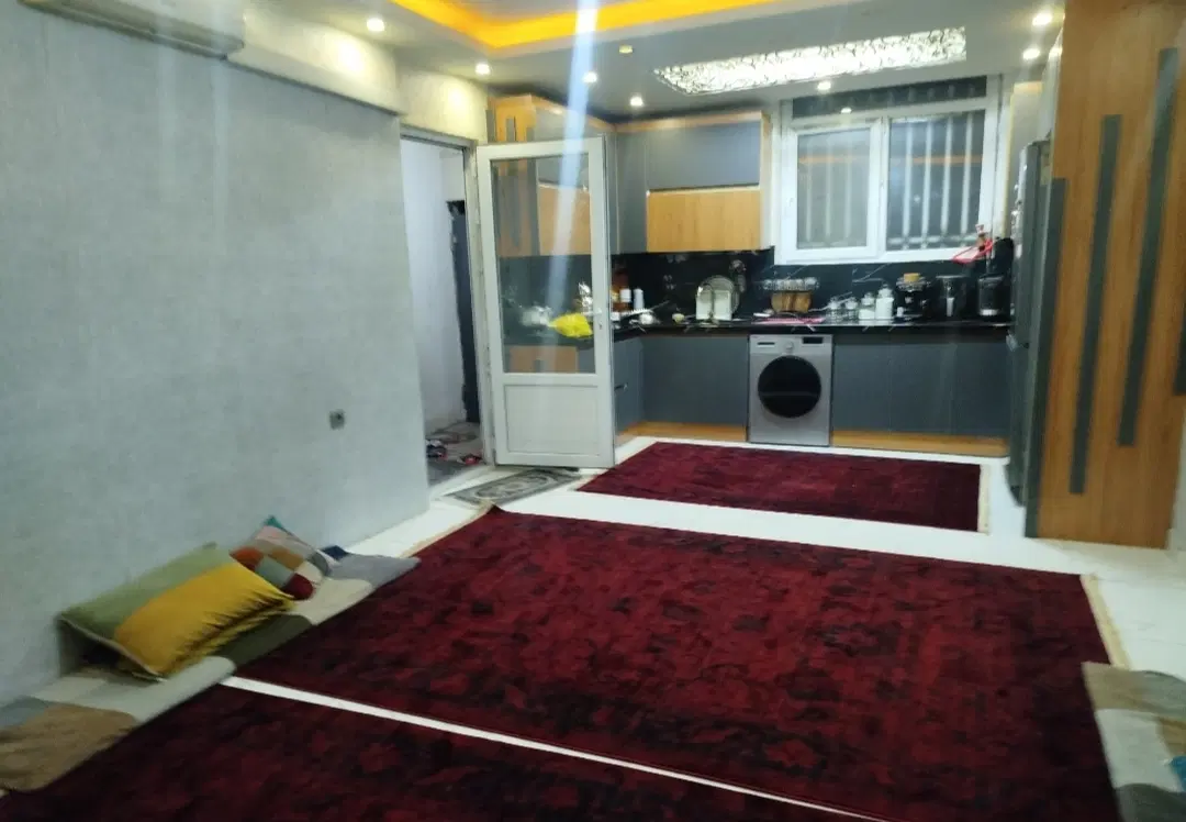 فروش یک خانه در دو طبقه نیم