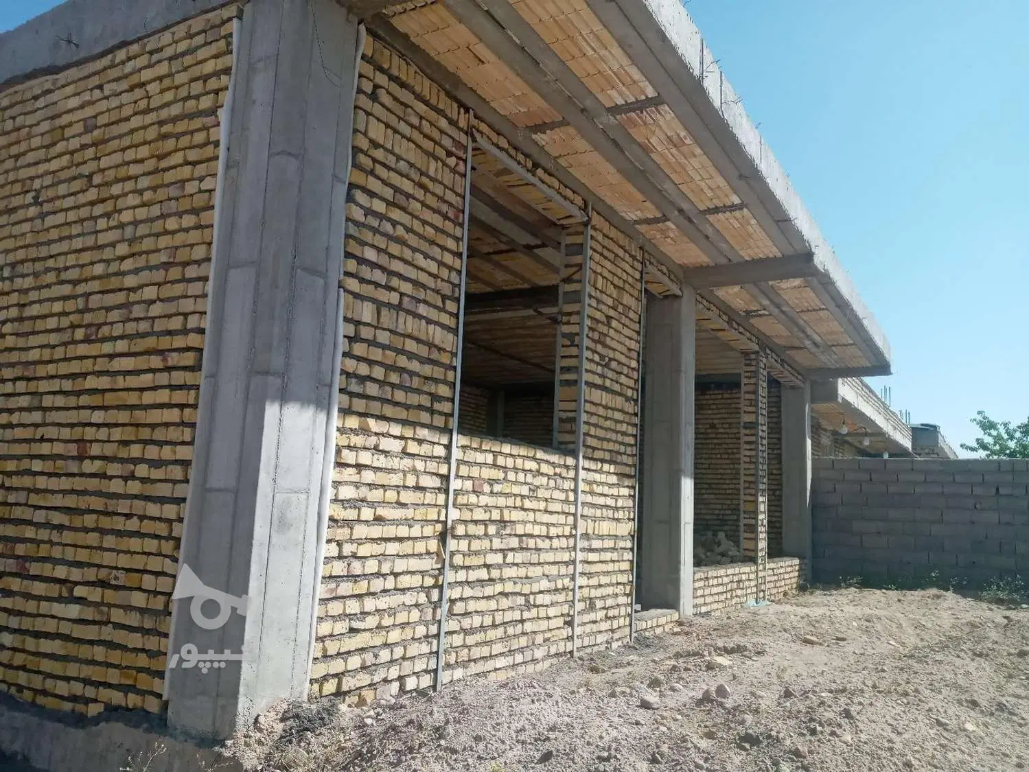 خانه نیم ساز بلوار میرزا آقاخان (بردسیر)