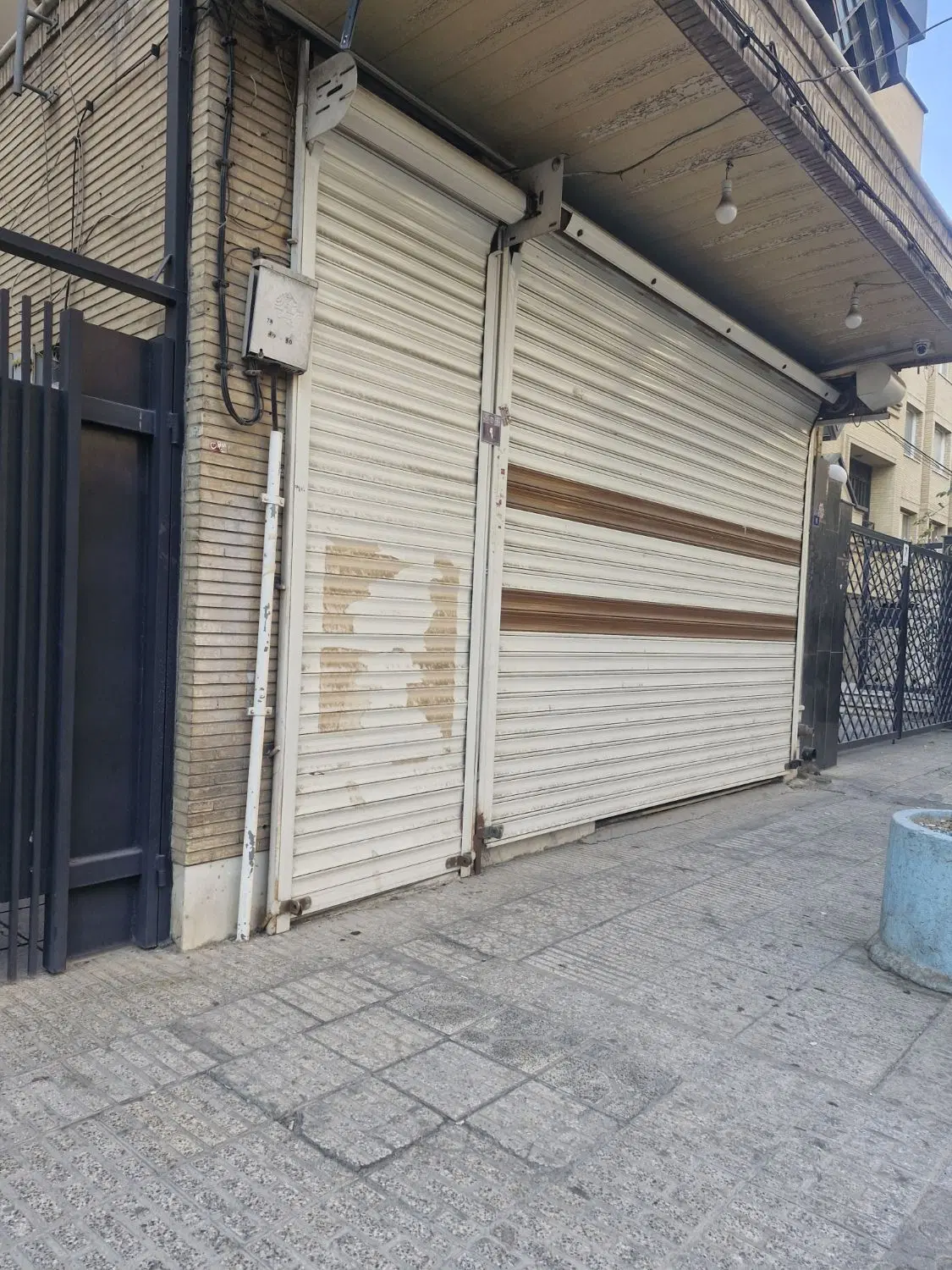 ملک تجاری خدماتی