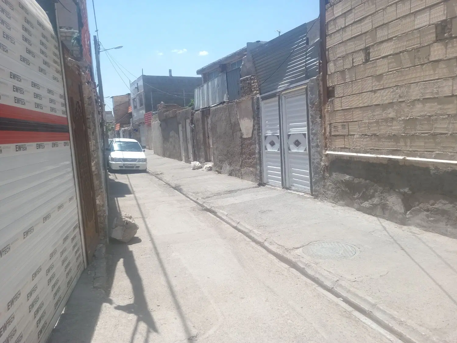 خونه ویلایی حیاط بزرگ ۹متر حاشیه