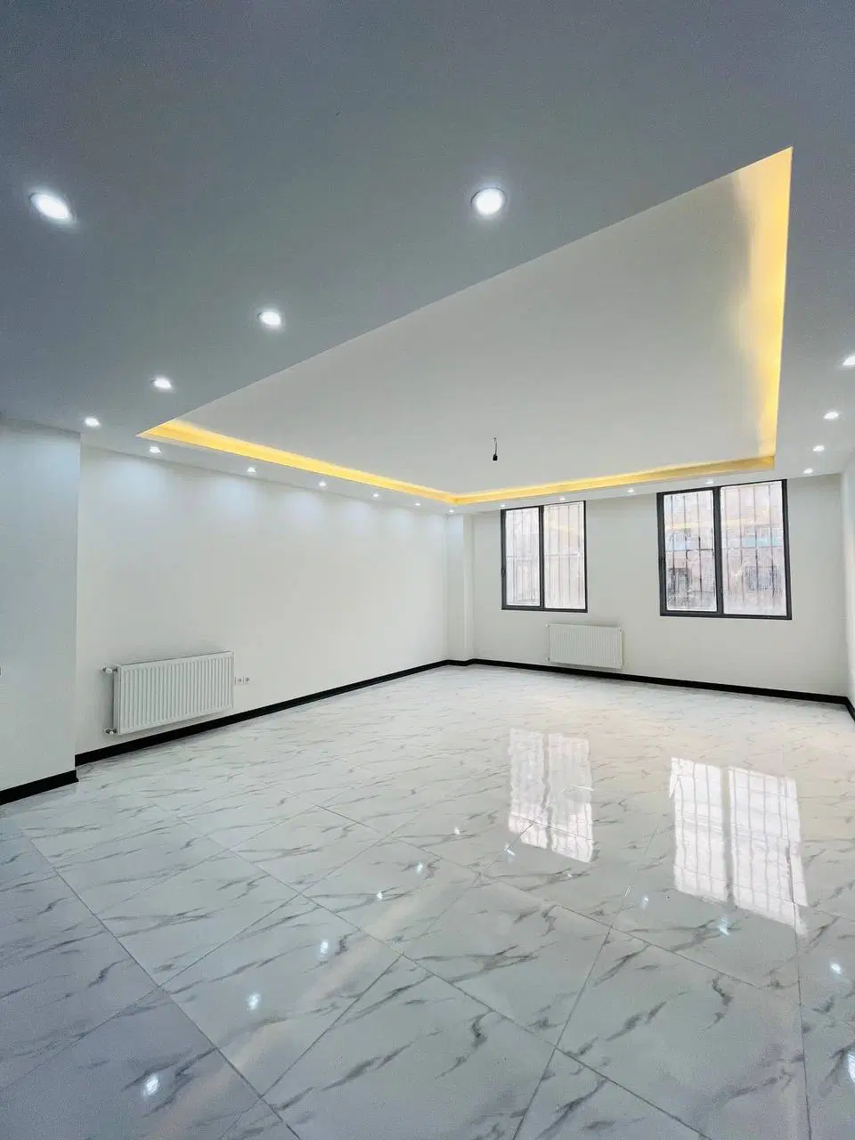 ۷۷متر دو خواب_ سالن پرده خور _ تاپ لوکیشن