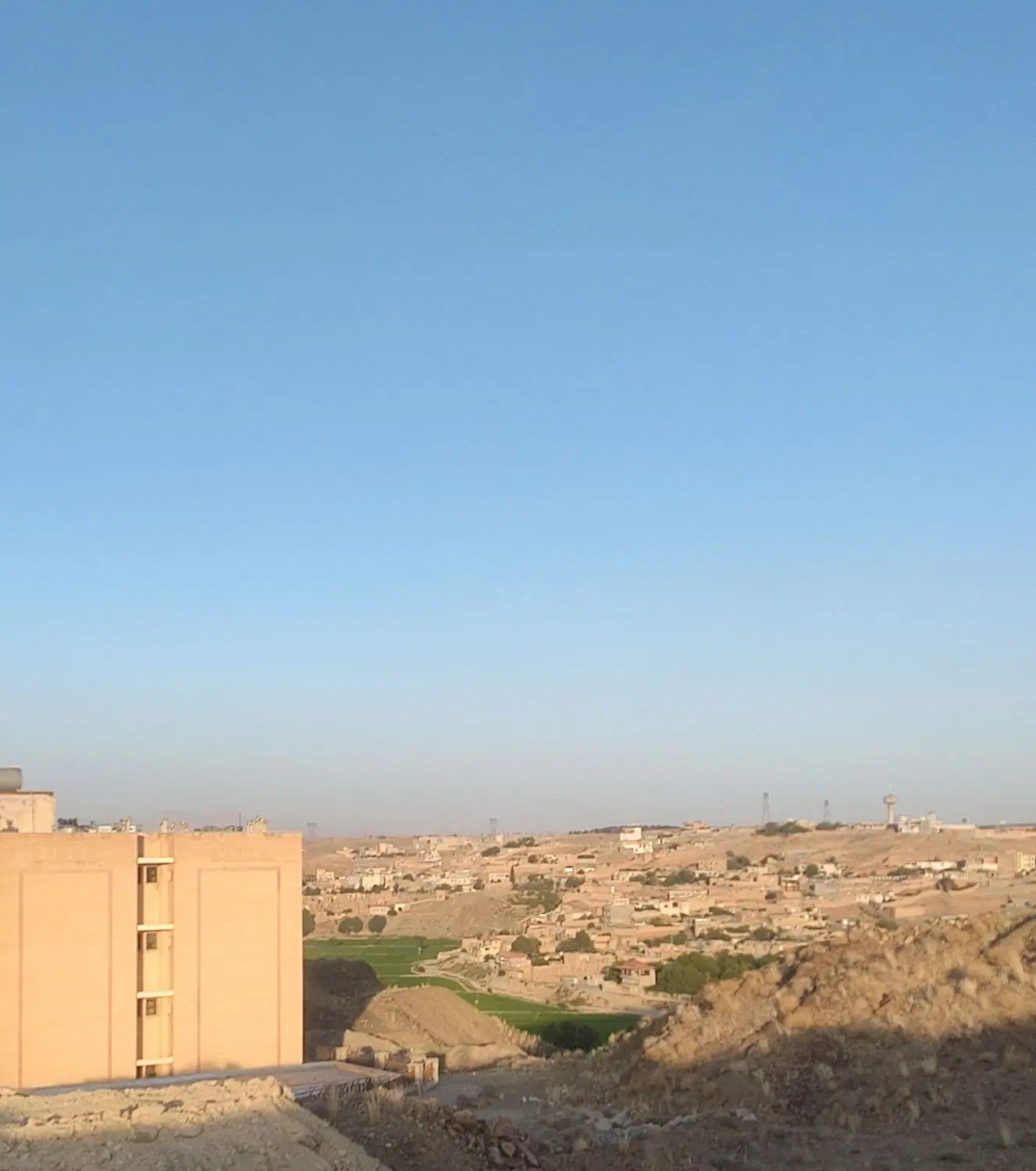 زمین با چشم انداز فوق‌العاده