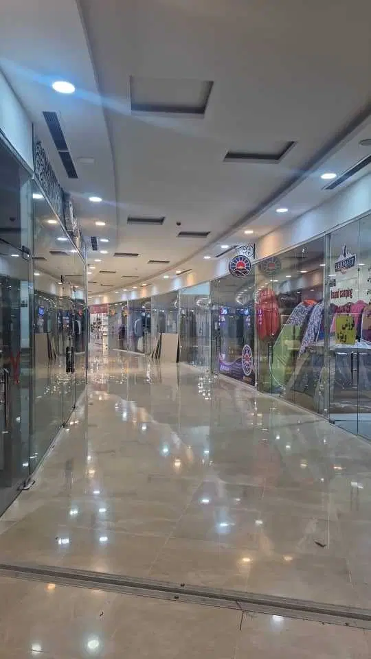 یک باب مغازه درطبقه همکف