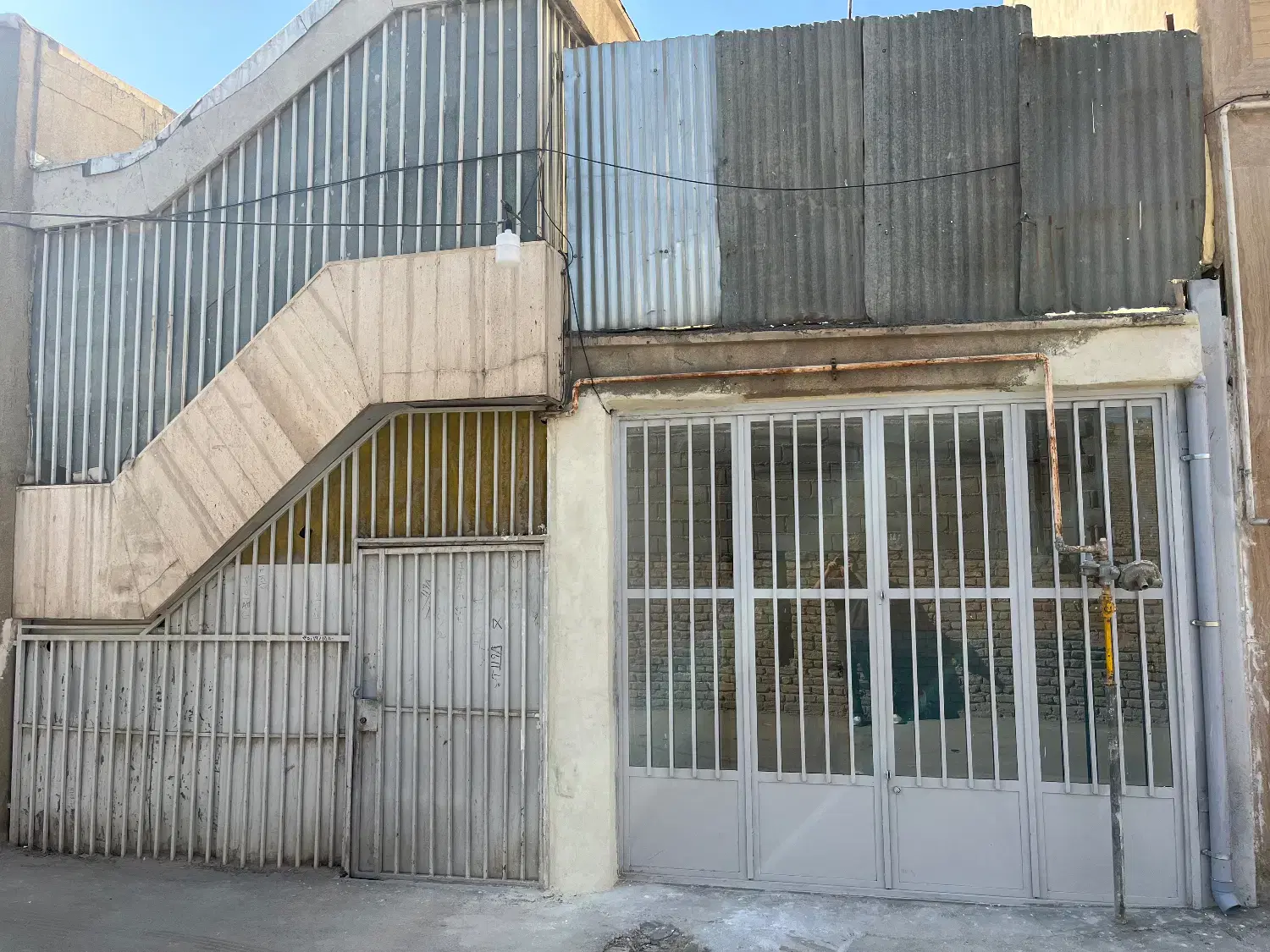 مغازه تجاری فروشی  کرسگان