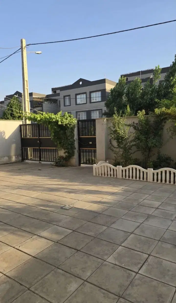 ویلایی ۱۳۰ متری سه خوابه طبقه وسط