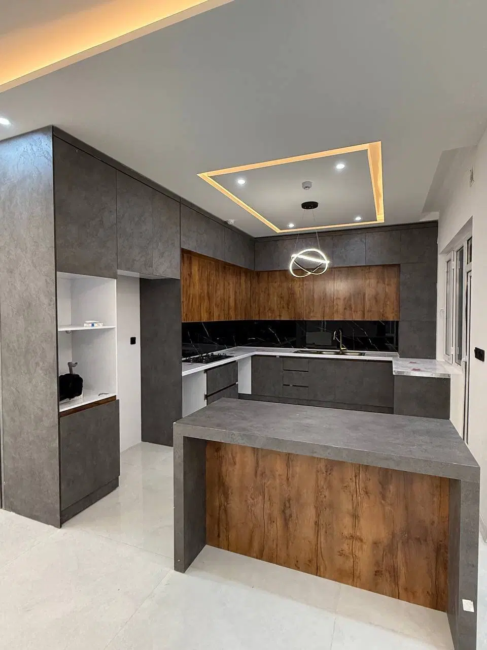 تَک واحِدی ( نَبشِ چهارراه وَرزِش )