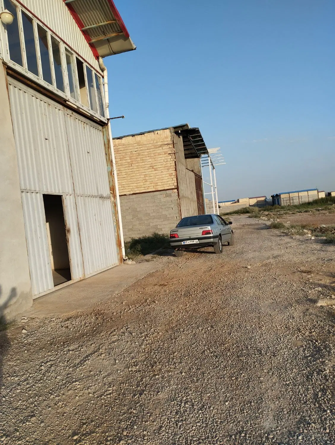 سالن کارگاهی به متراژ 185 متر