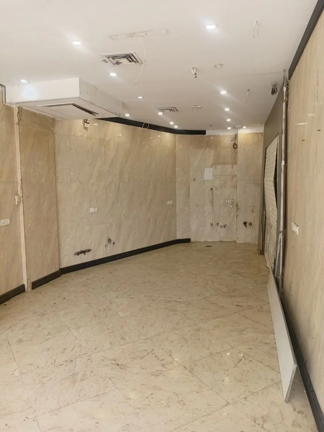 ۳۸ متر تجاری بر ساقدوش