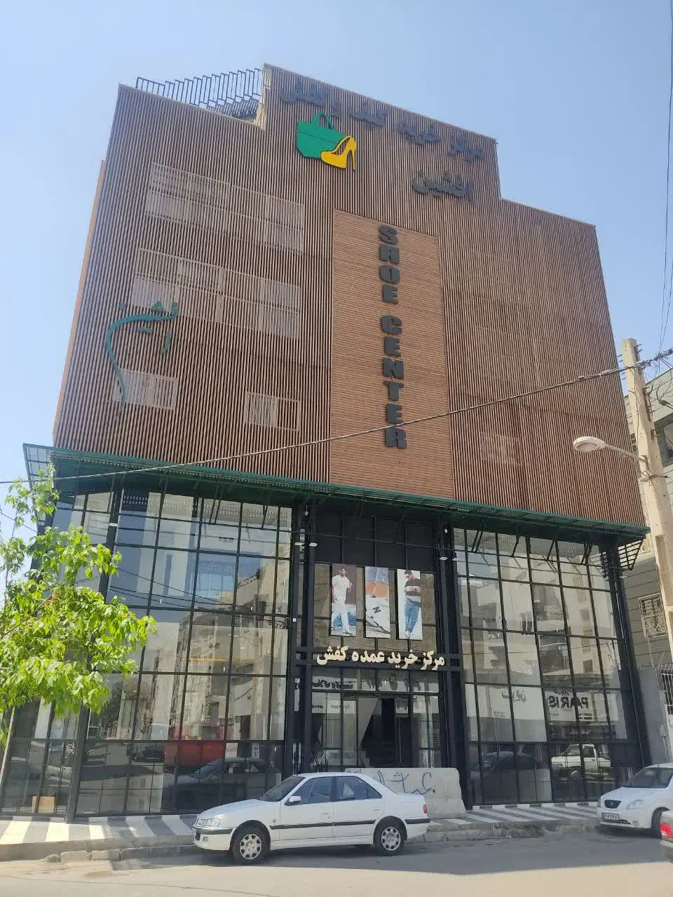 مغازه 15 متری در شهرک توحید (پاساژکیف و کفش افشین)