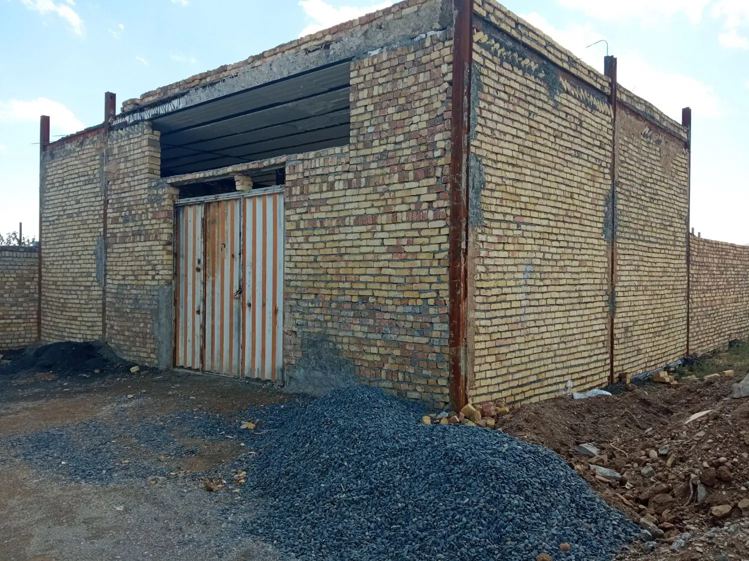ساختمان نیمه کاره مرزیجران