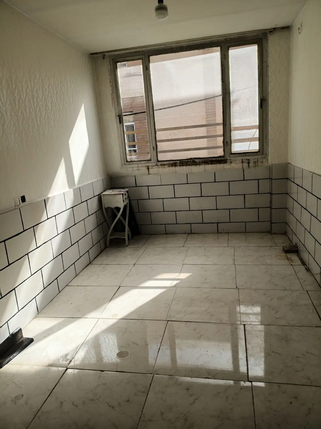 خانه ای اجاره ای واقع در کرهرود