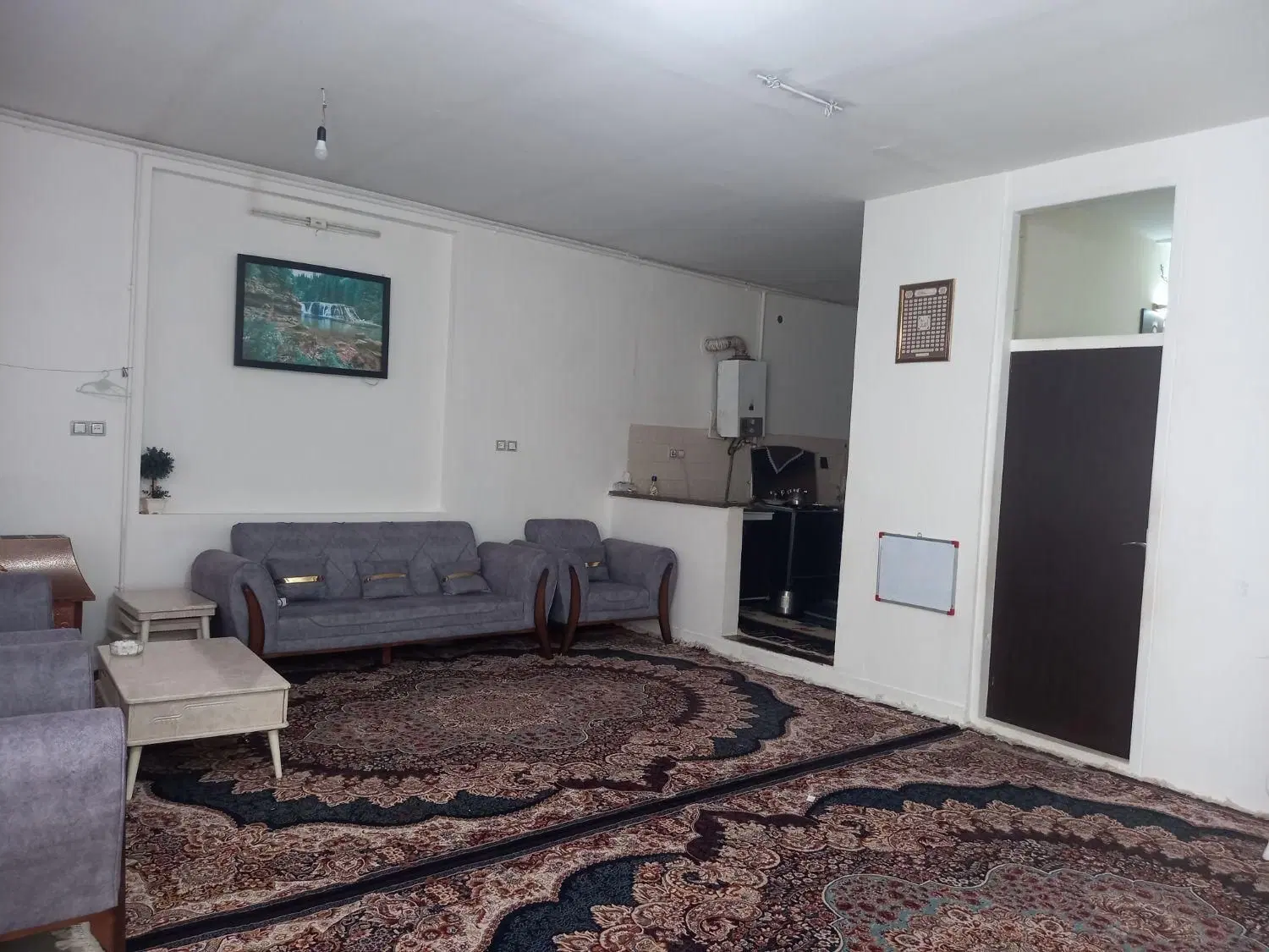 خانه ۹۰ متری درسیاوش
