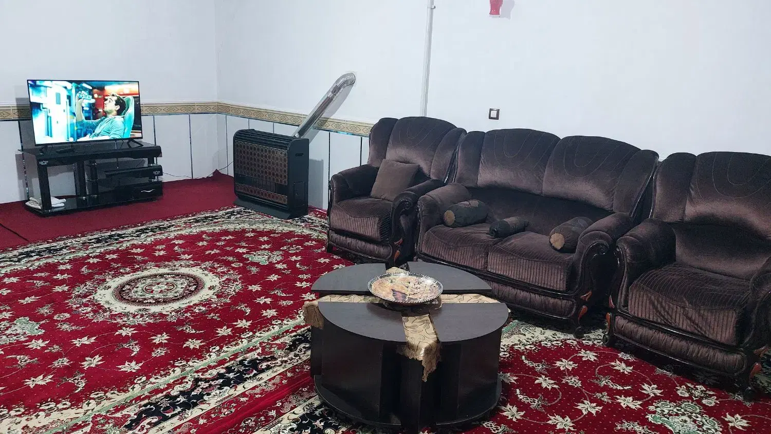 منزل دربستی همراه با پارکینک اختصاصی و لباس محلی