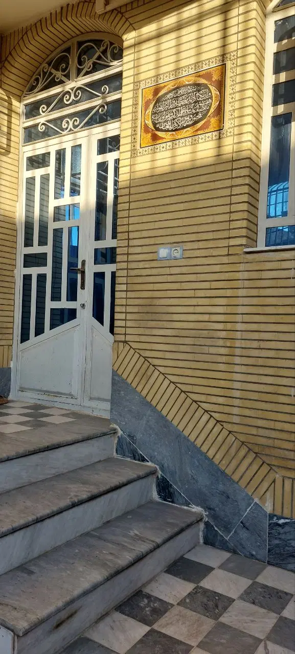 فروش یک باب منزل حیاط مجزا