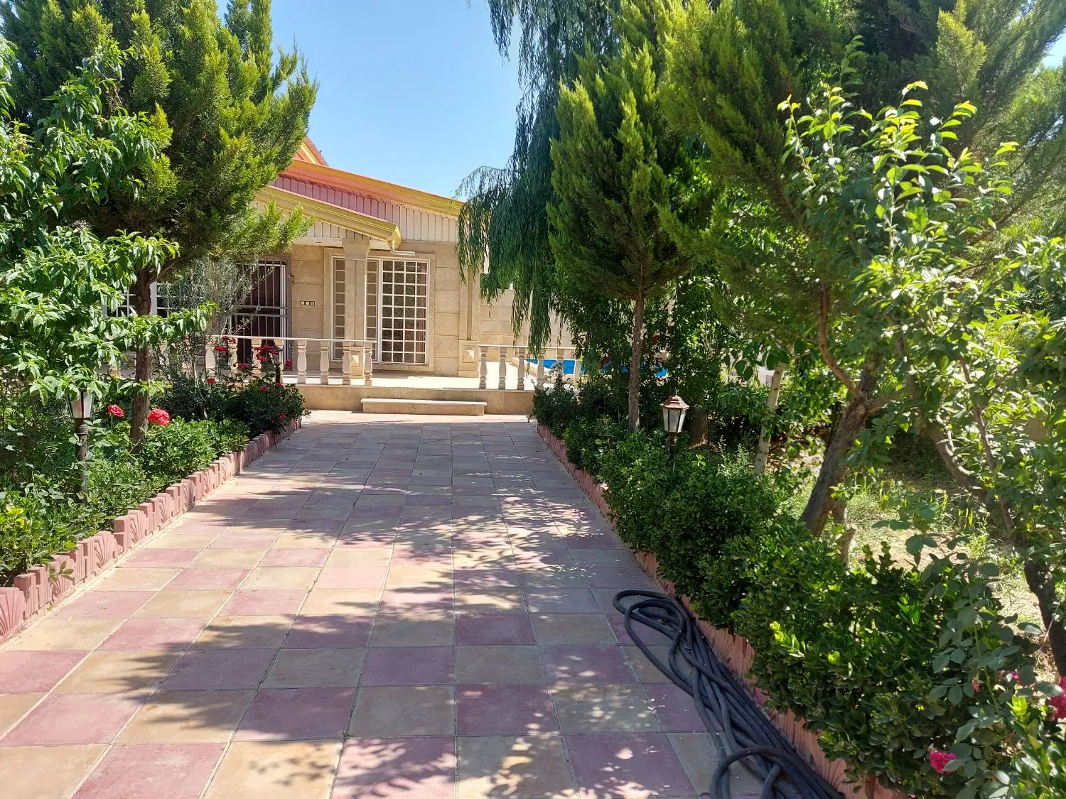 ویلایی سرسبز