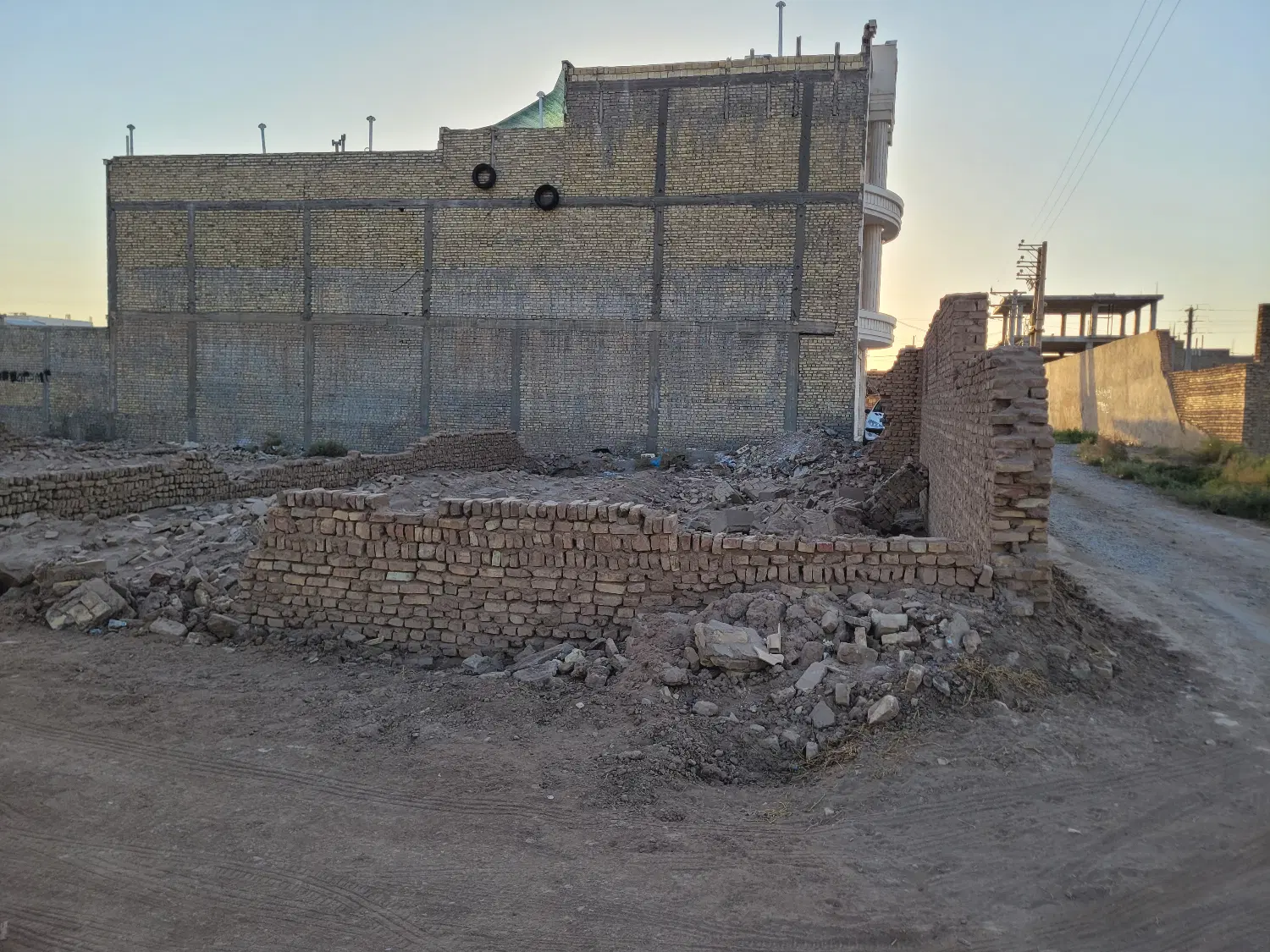 زمین دو نبش بلوار جمهور   کوچه زنبق