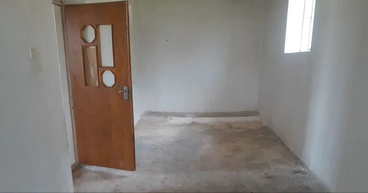 ۱۲۰ متر خانه ویلایی و ۱۰۰۰ متر زمین
